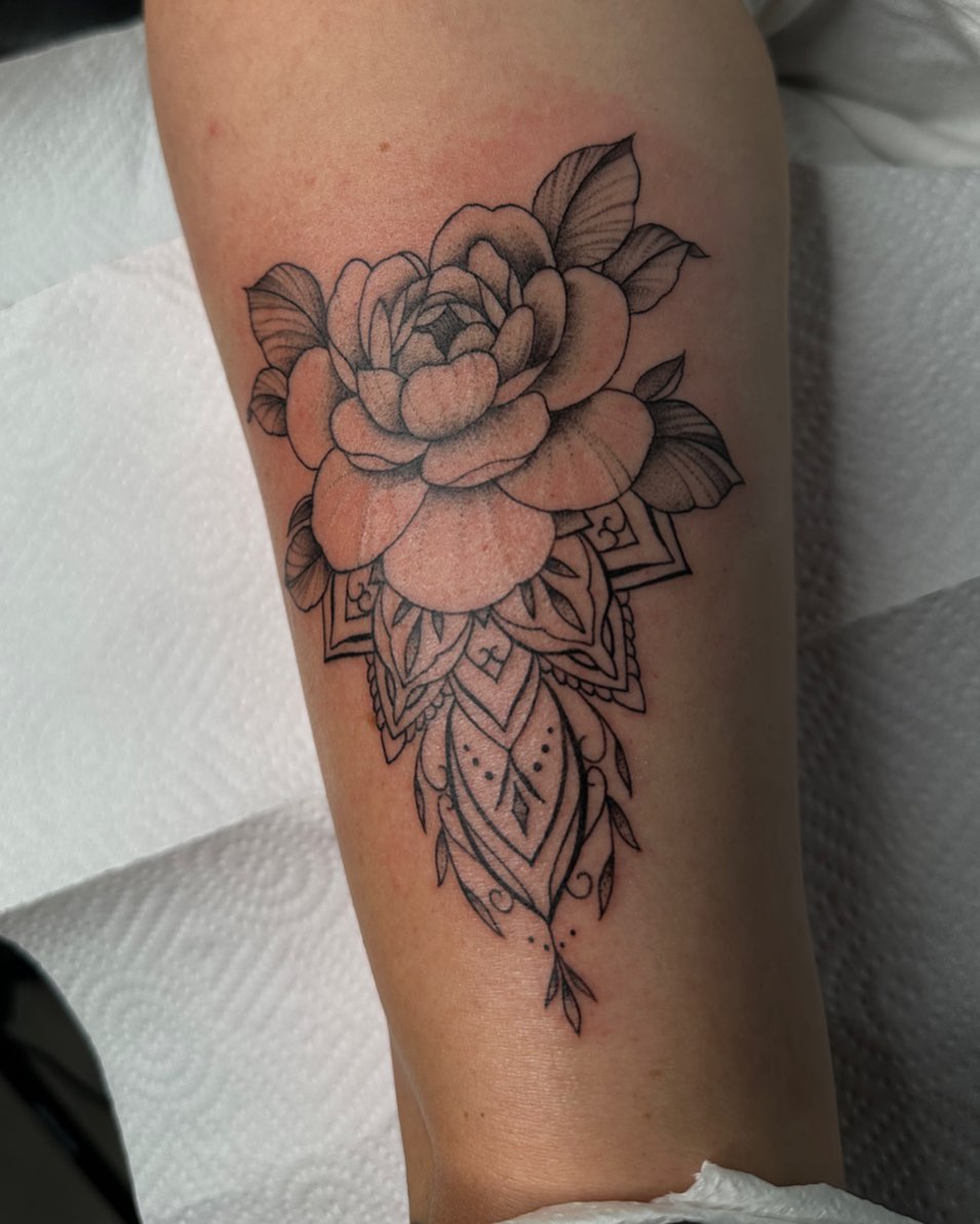 Peony black and grey tattoo on the forearm by ⭒ ʜᴀɪʟᴇʏ ᴍᴇᴛᴢ ⭒