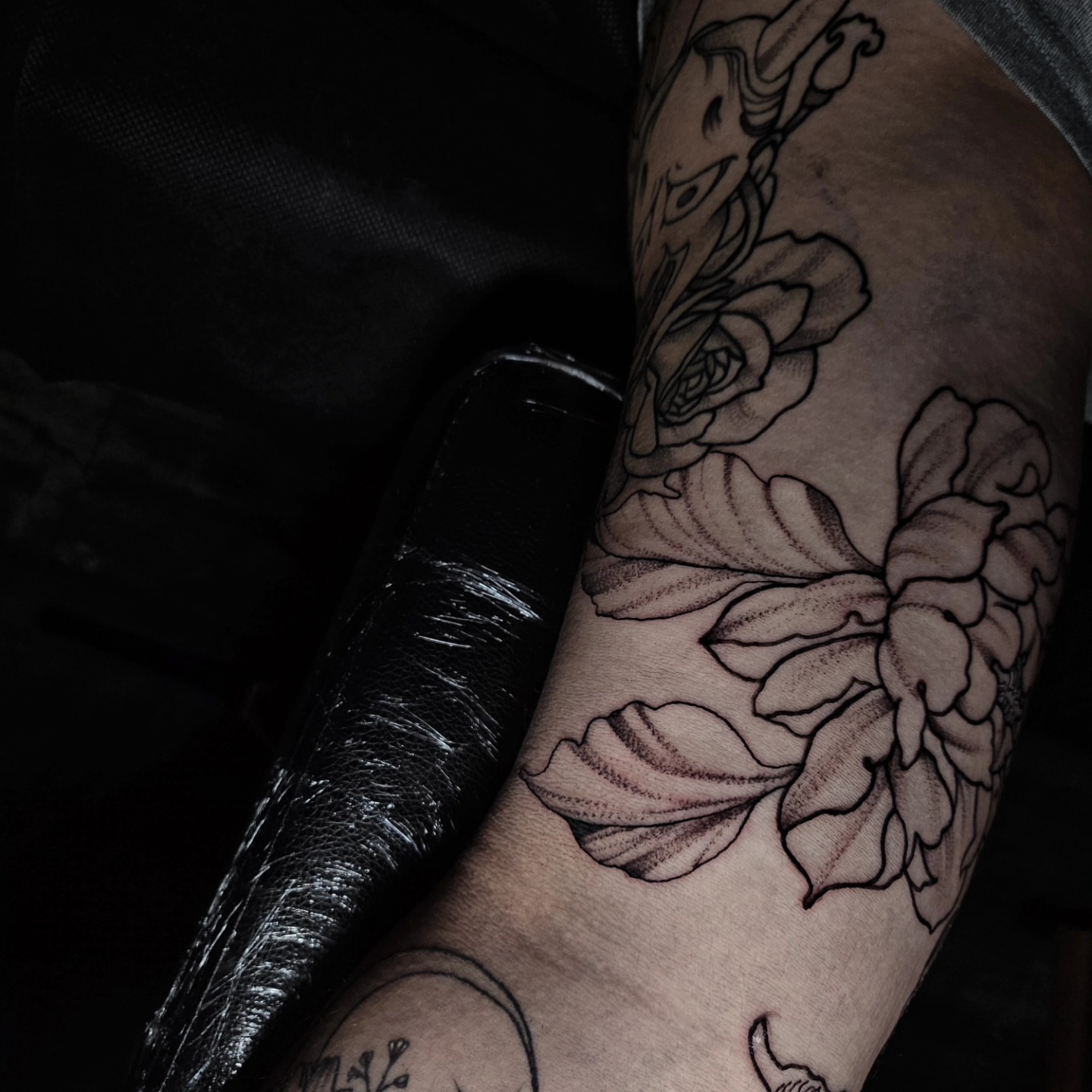 Floral design black and grey tattoo on the forearm by Gabrielle Esperanza ☽。⋆