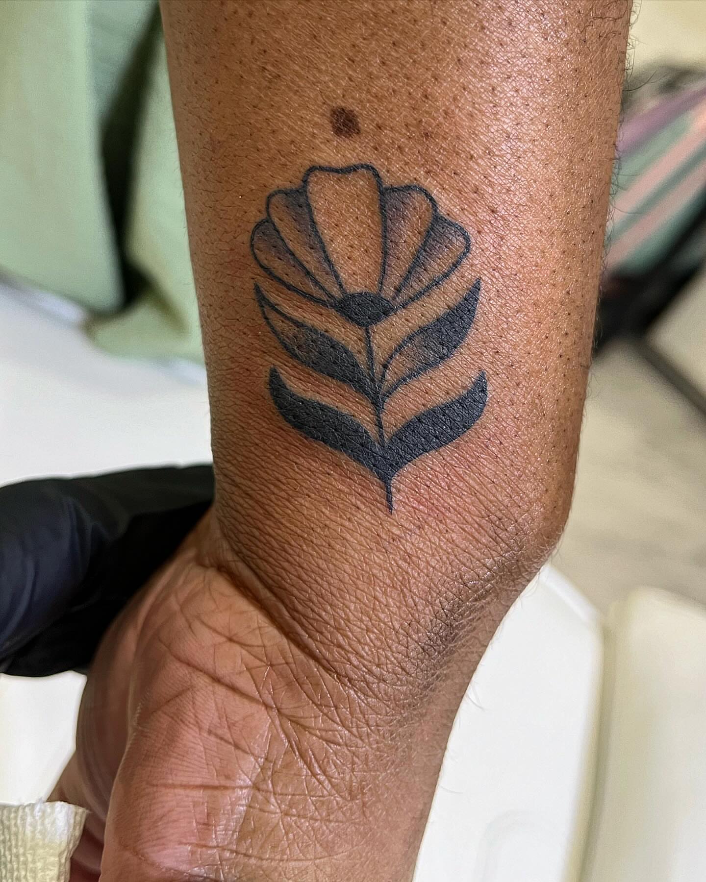Leaf black and grey tattoo on the forearm by Pedroux M.