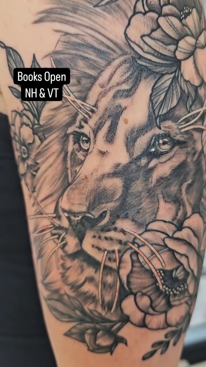 Tattoo by @amandalopeztatt2 — realism, black_and_grey