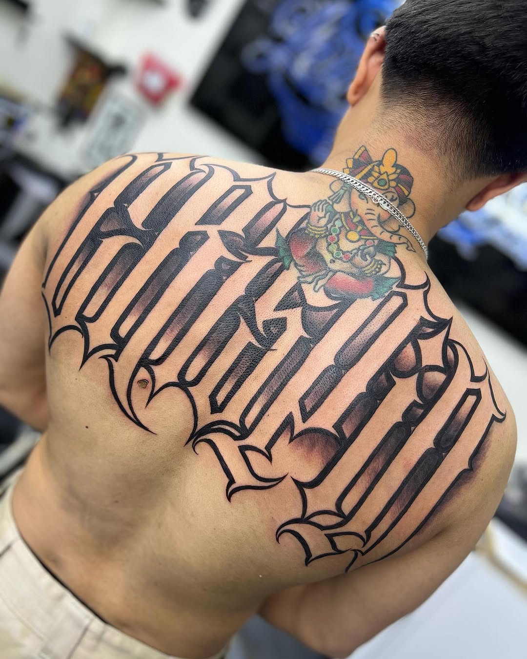 Chicano tattoo on the back by 𝕾𝖈𝖗𝖎𝖕𝖙 𝕾𝖕𝖊𝖈𝖎𝖆𝖑𝖎𝖘𝖙