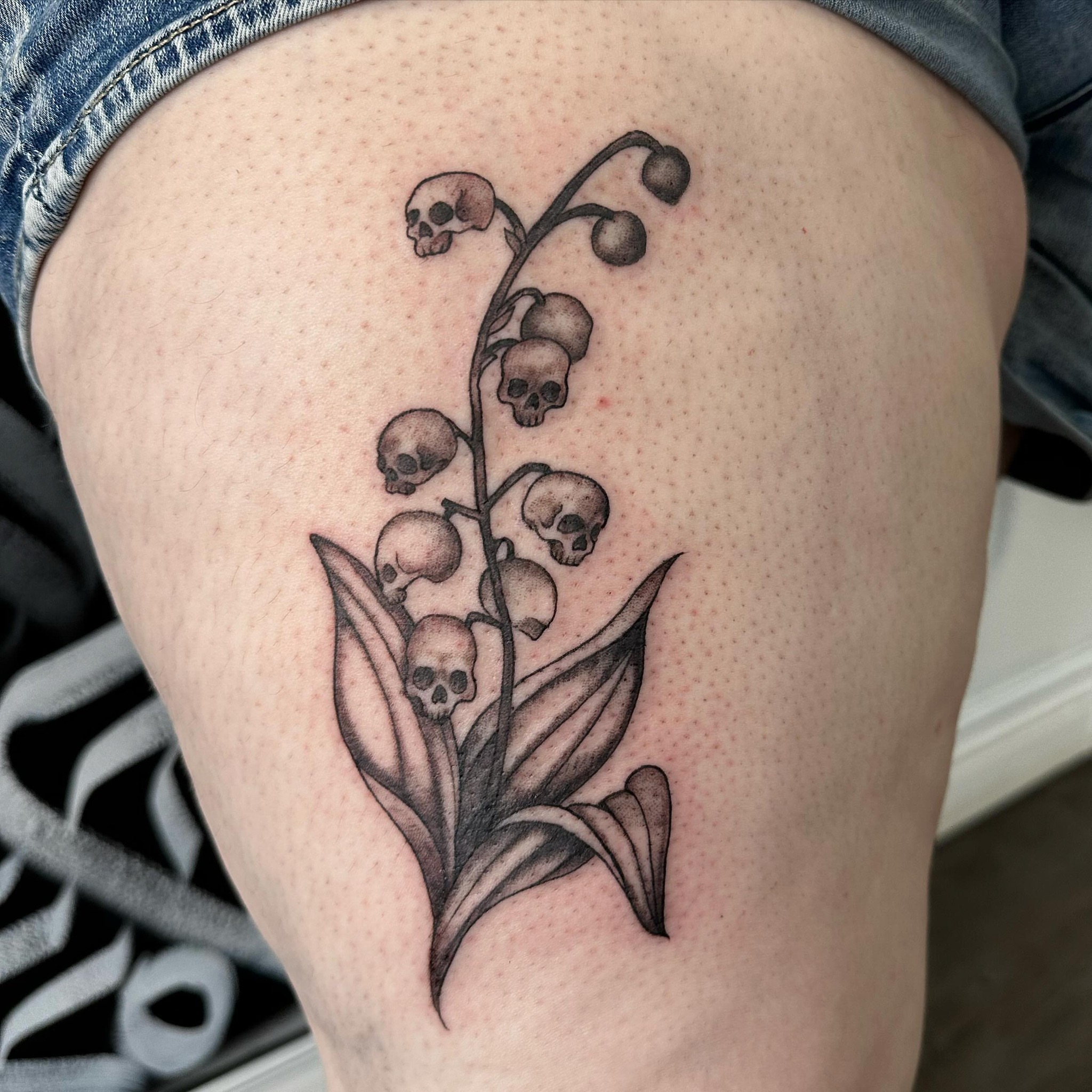 Tattoo by @artworkbyreece — black_and_grey