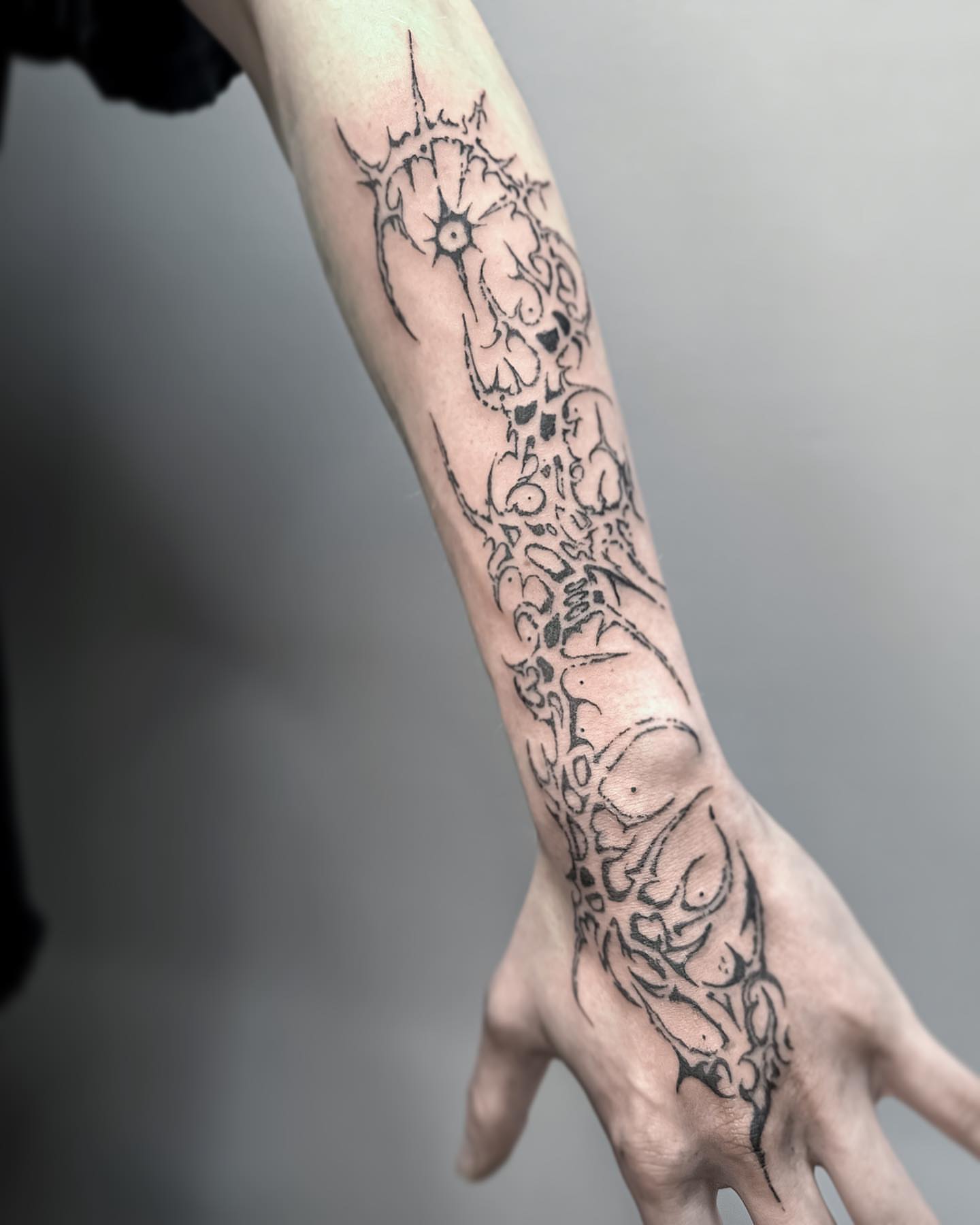 Tattoo by @blackworkbenz — black_and_grey