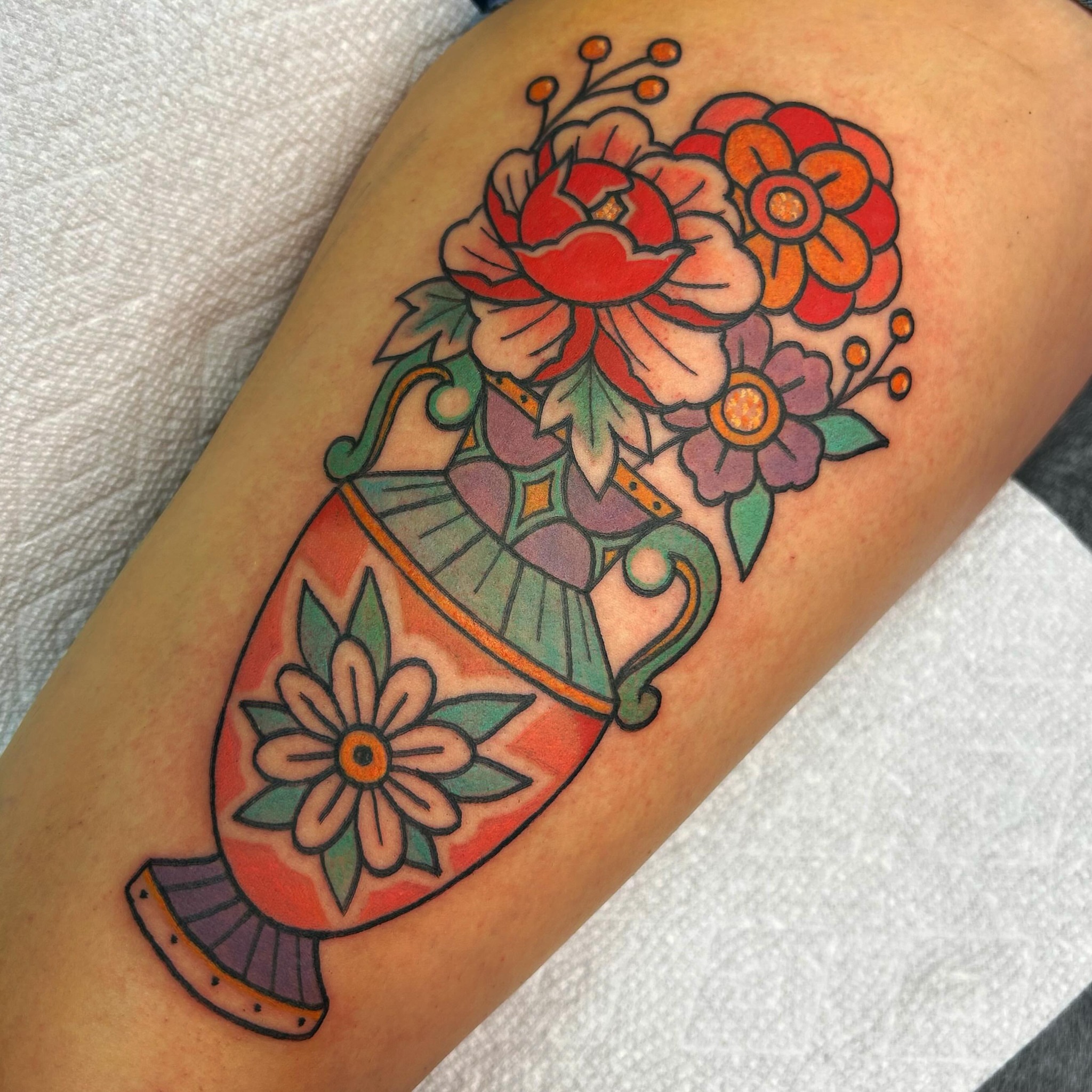 Tattoo by @laurencaldwelltattoo โ american_traditional
