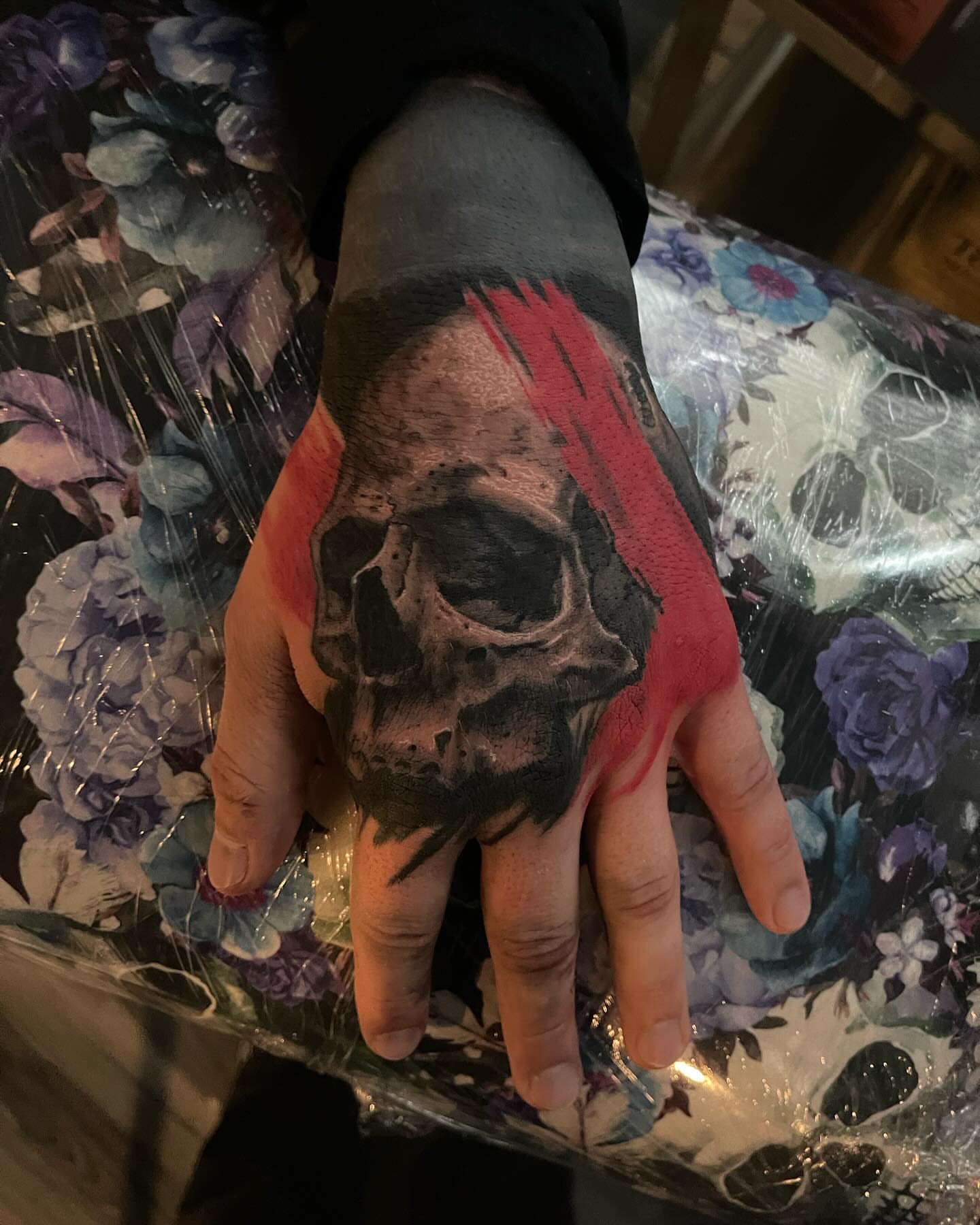 Skull realism tattoo on the hand by Antonio Massimino