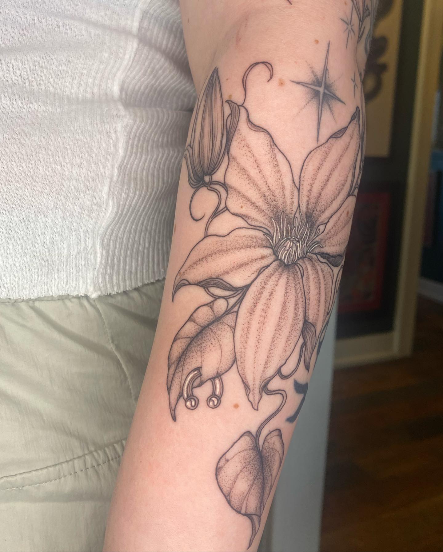 Tattoo by @halim.thedream β dotwork