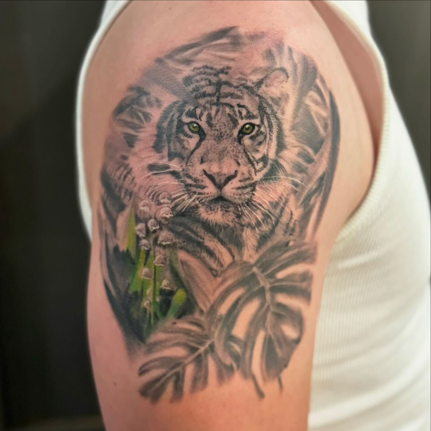 Tiger realism tattoo on the shoulder by Kyle J. Bishop
