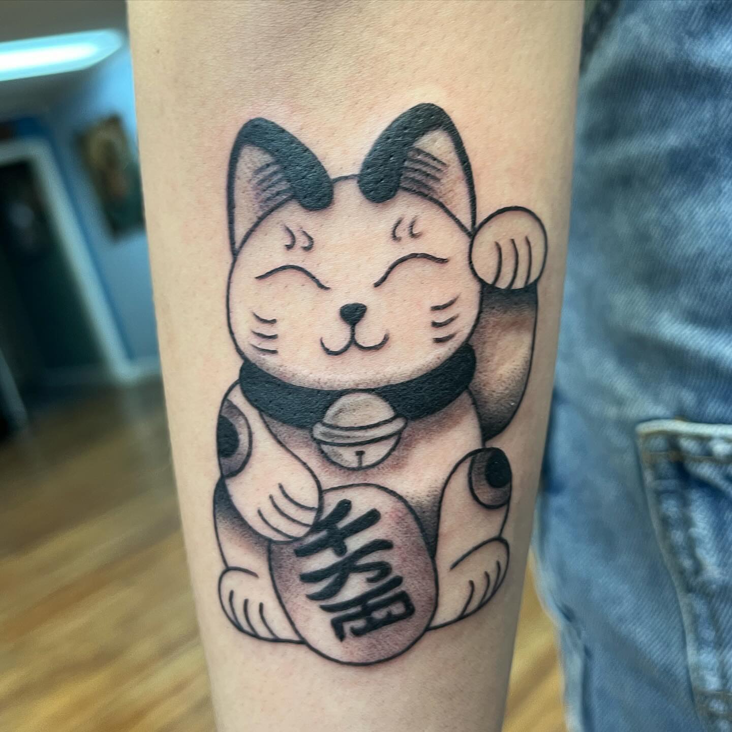 Maneki-neko japanese irezumi tattoo on the forearm by Ana Valadez π¦, Ventura, California