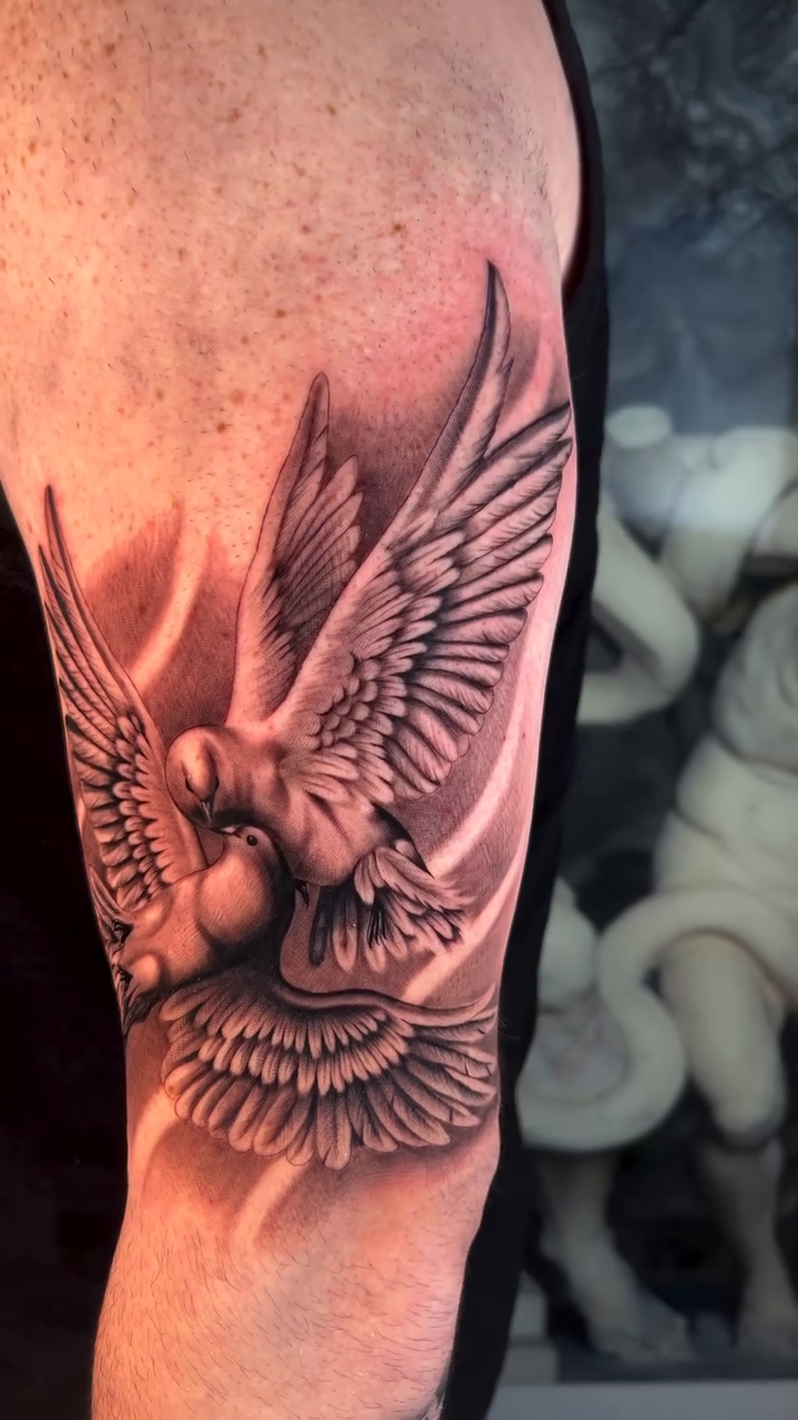 Two eagles realism tattoo by Fernando Andrade Jr