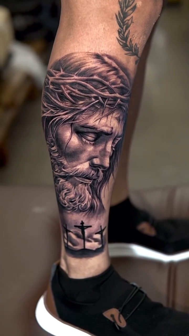Jesus christ and crown of thorns realism tattoo by Luis Arenas