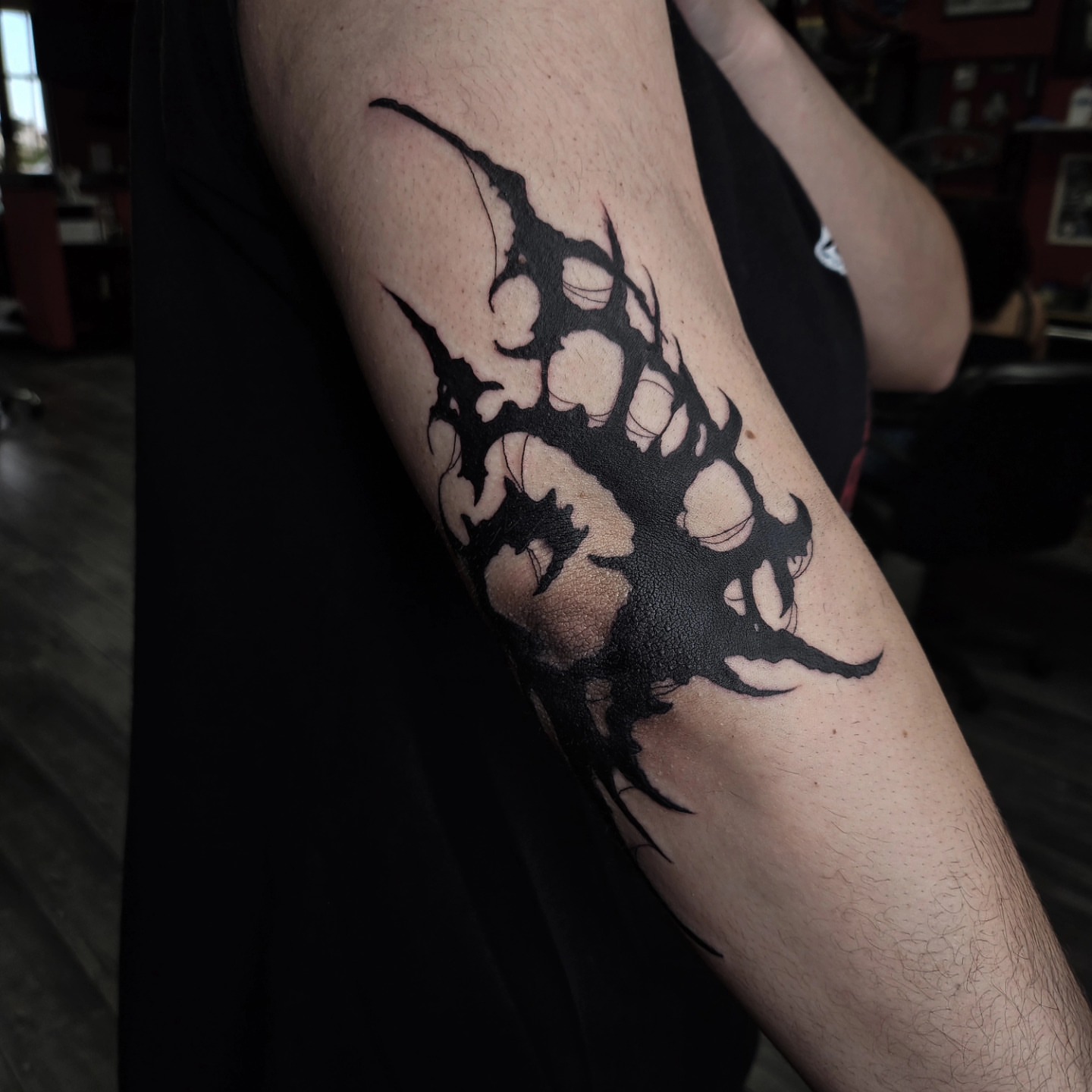 Abstract design black and grey tattoo on the forearm by Gabrielle Esperanza ☽。⋆