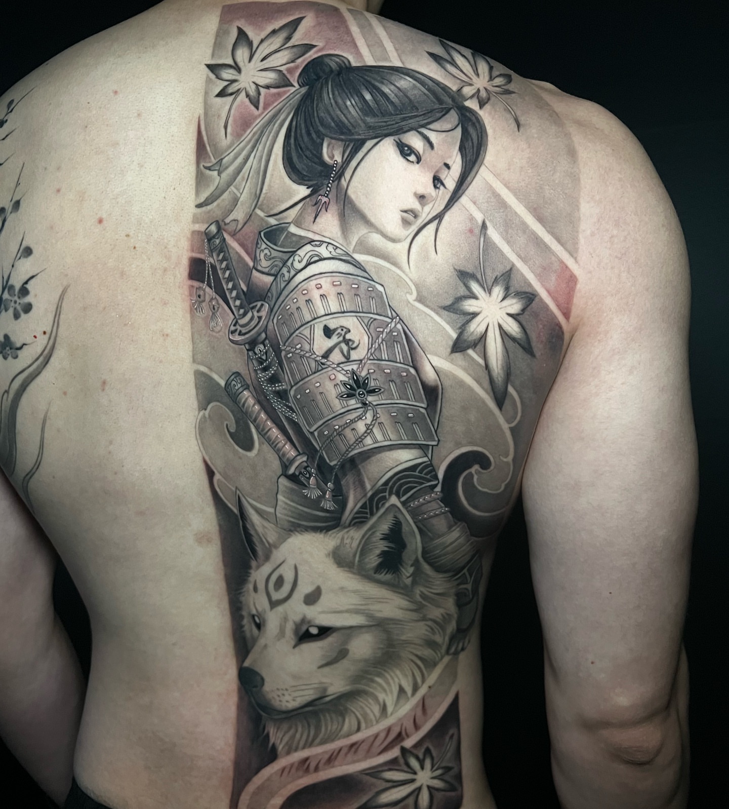 Geisha warrior with wolf realism tattoo on the back by Johnson