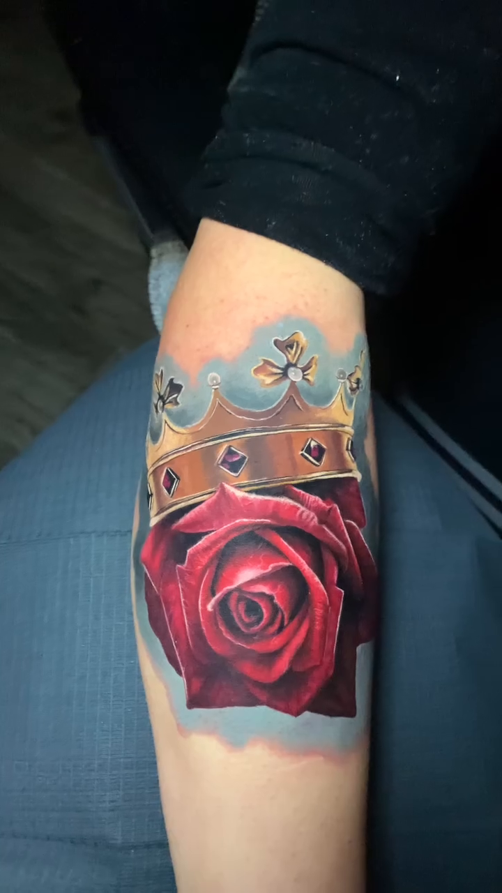 Rose and crown realism tattoo by 🦇𝖀𝖙𝖆𝖍🦇, Las Vegas, Nevada