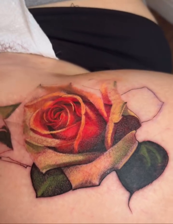 Rose realism tattoo by 𝑅𝑒𝑒𝓈𝒶 𝐿𝓎𝓃𝓃 ₊ ⊹❀