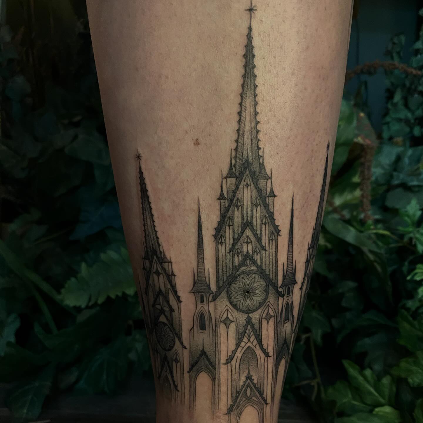 Gothic cathedral black and grey tattoo on the calf by π―π²ππΆπ±π¦π¦π€π’π― π₯ πͺπ¦π π₯π¦π€ππ« π±ππ±π±π¬π¬ ππ―π±π¦π°π± πββ¬
