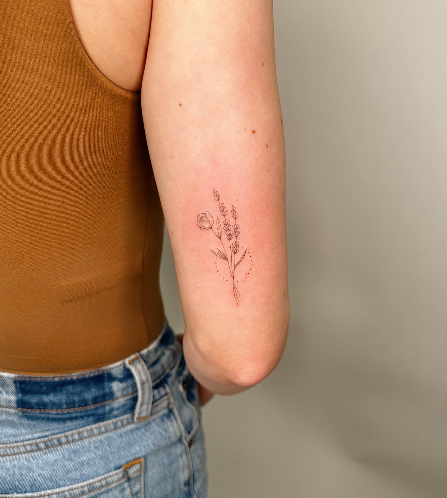 Tattoo by @kphaninks โ dotwork