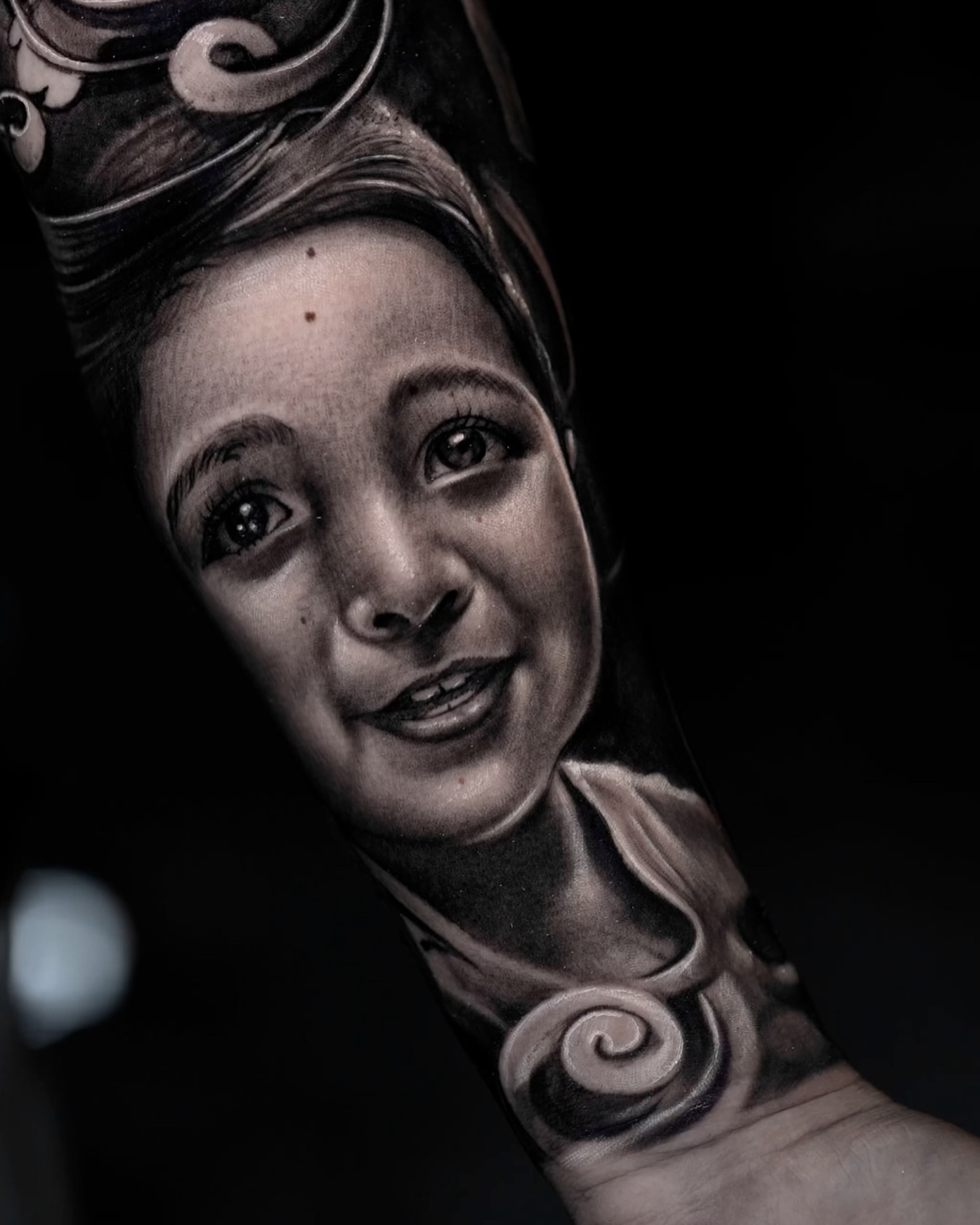 Woman's face realism tattoo on the neck by π¨π»βπ¨Ever luis Rivero π¨π»βπ¨