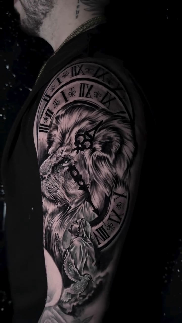 Tattoo by @ronaldinktattoo — realism, black_and_grey