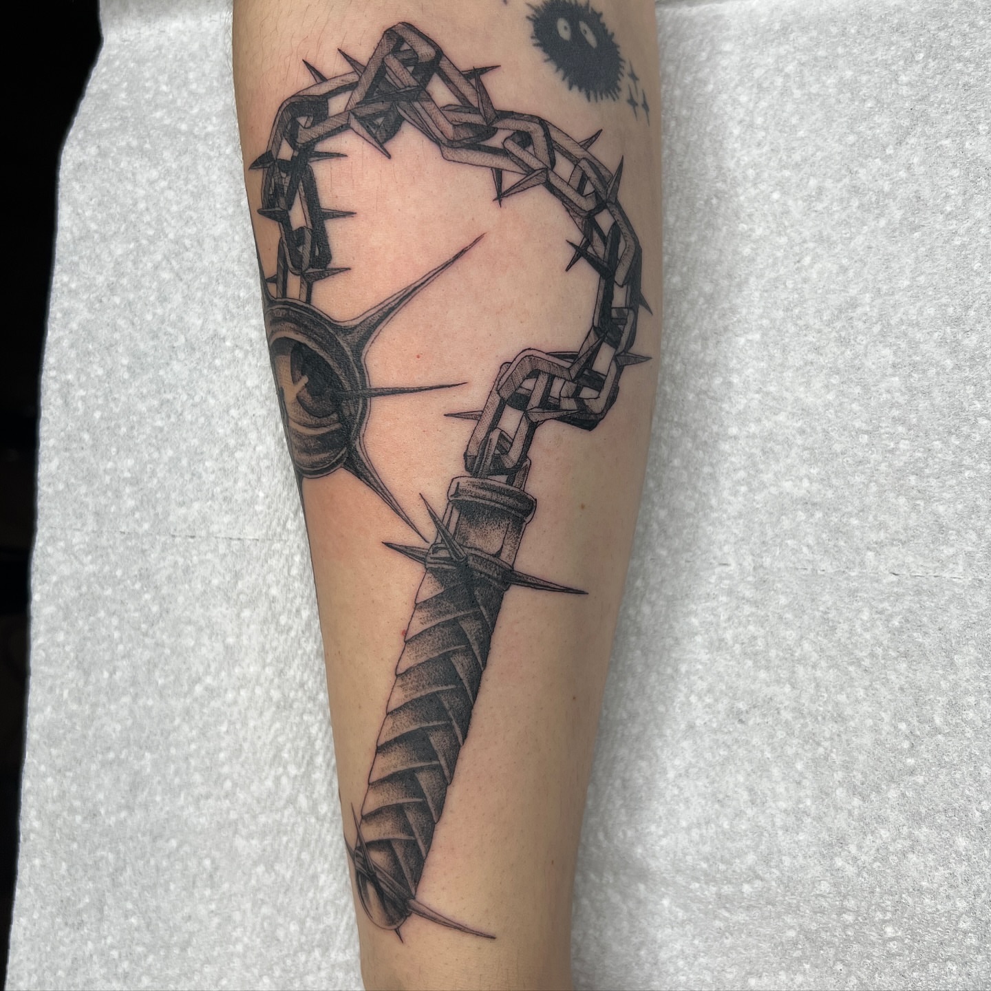 Tattoo by @na_tattoos — black_and_grey, geometric