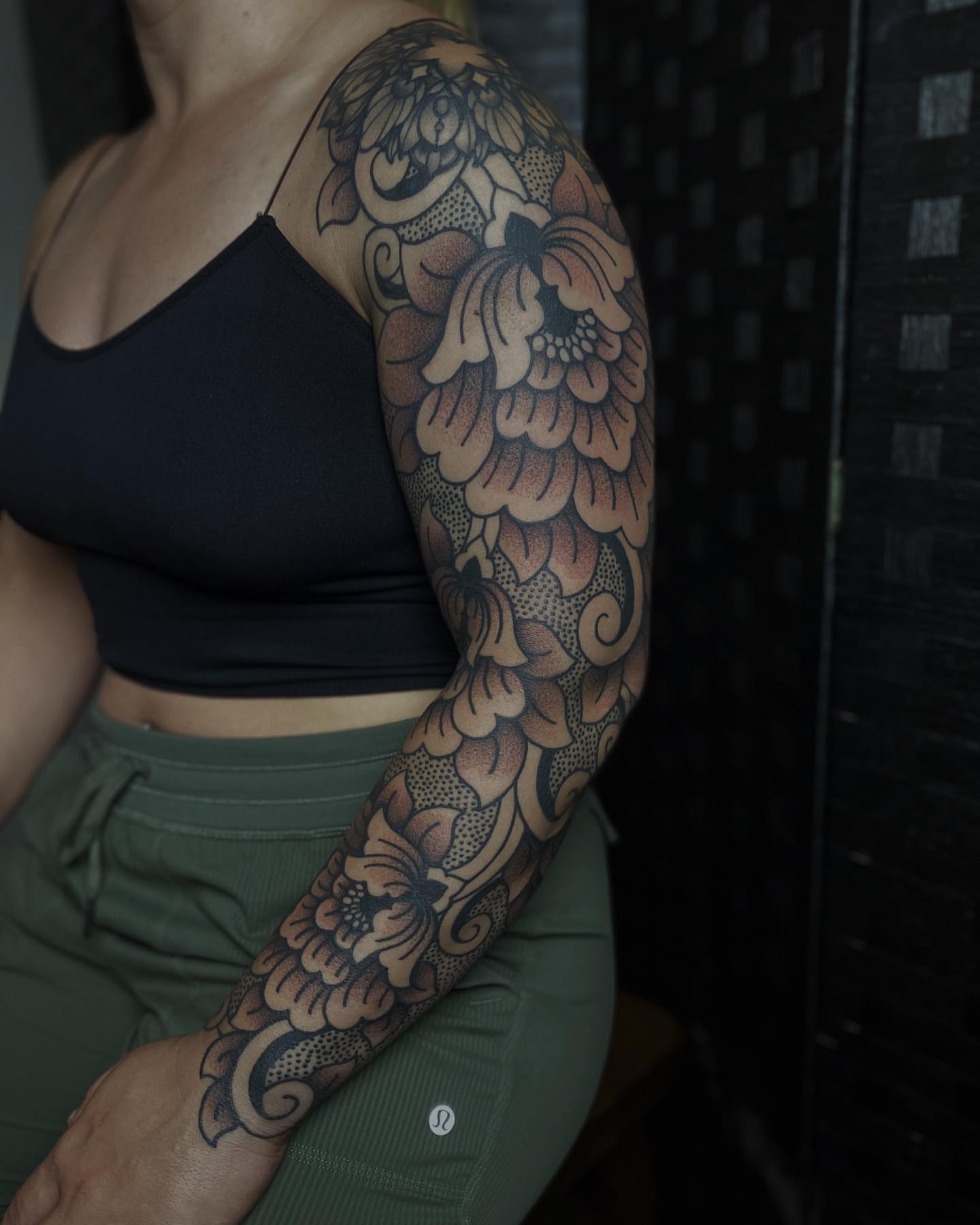 Floral pattern dotwork tattoo on the upper arm by Veronica