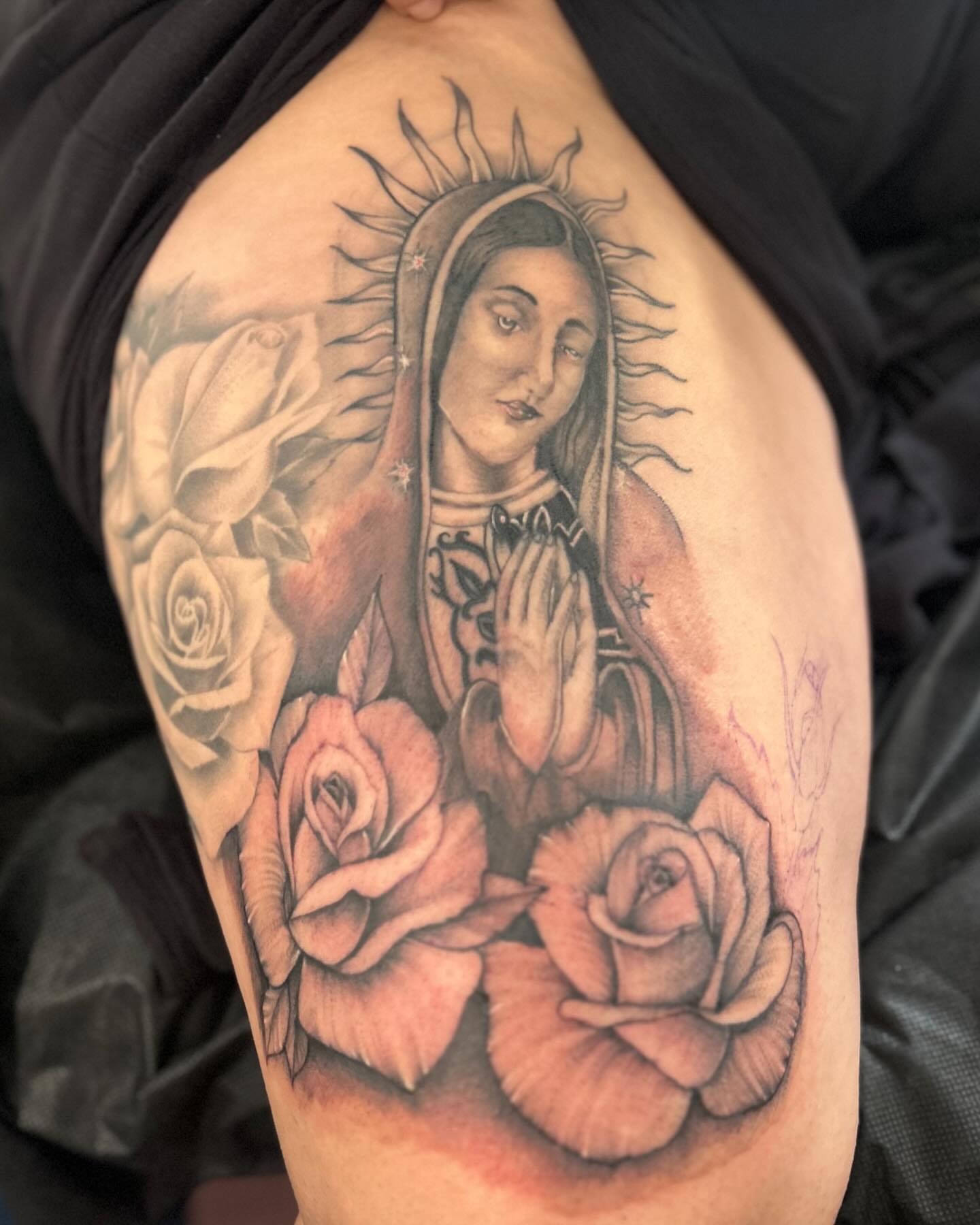 Our Lady of Guadalupe black and grey tattoo on the shoulder by Felix perez (Tattooer)