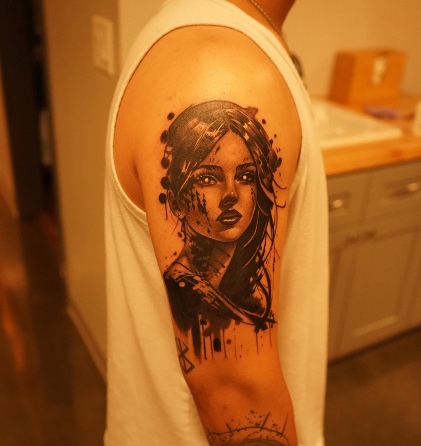 Woman's face dotwork tattoo on the shoulder by Eduardo Alonso Cruz ๐ฒ๐ฝ