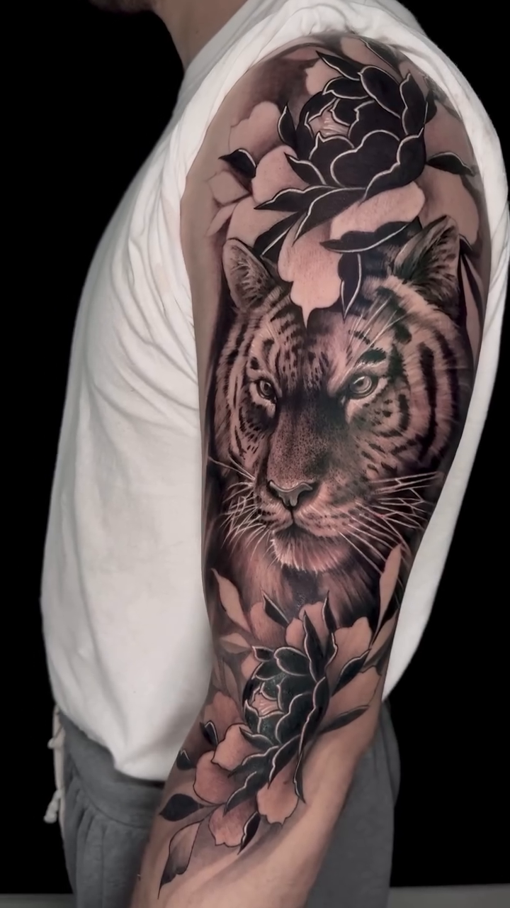 Tattoo work at Tatak International Tatu Expo 2026