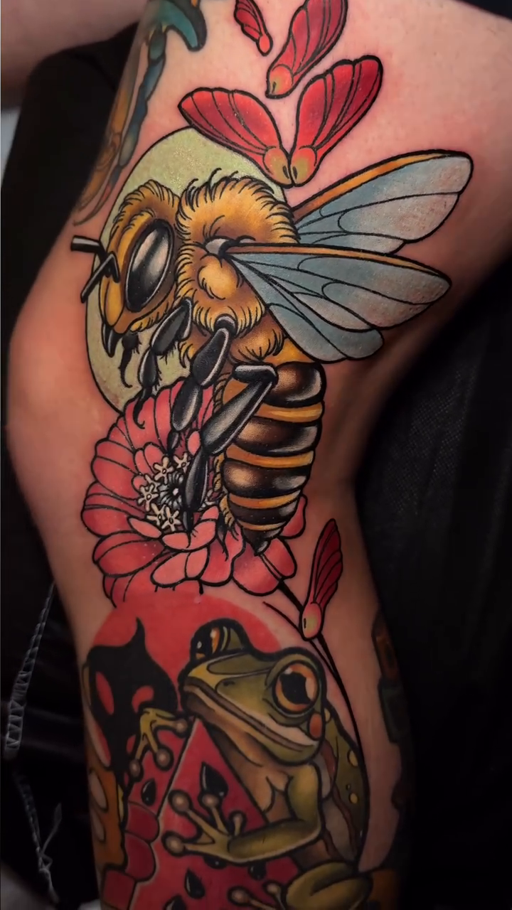 Bee and frog neo-traditional tattoo by ✣ ᴛɪᴀʀᴀ ɢᴏʀᴅᴏɴ ✣ video games