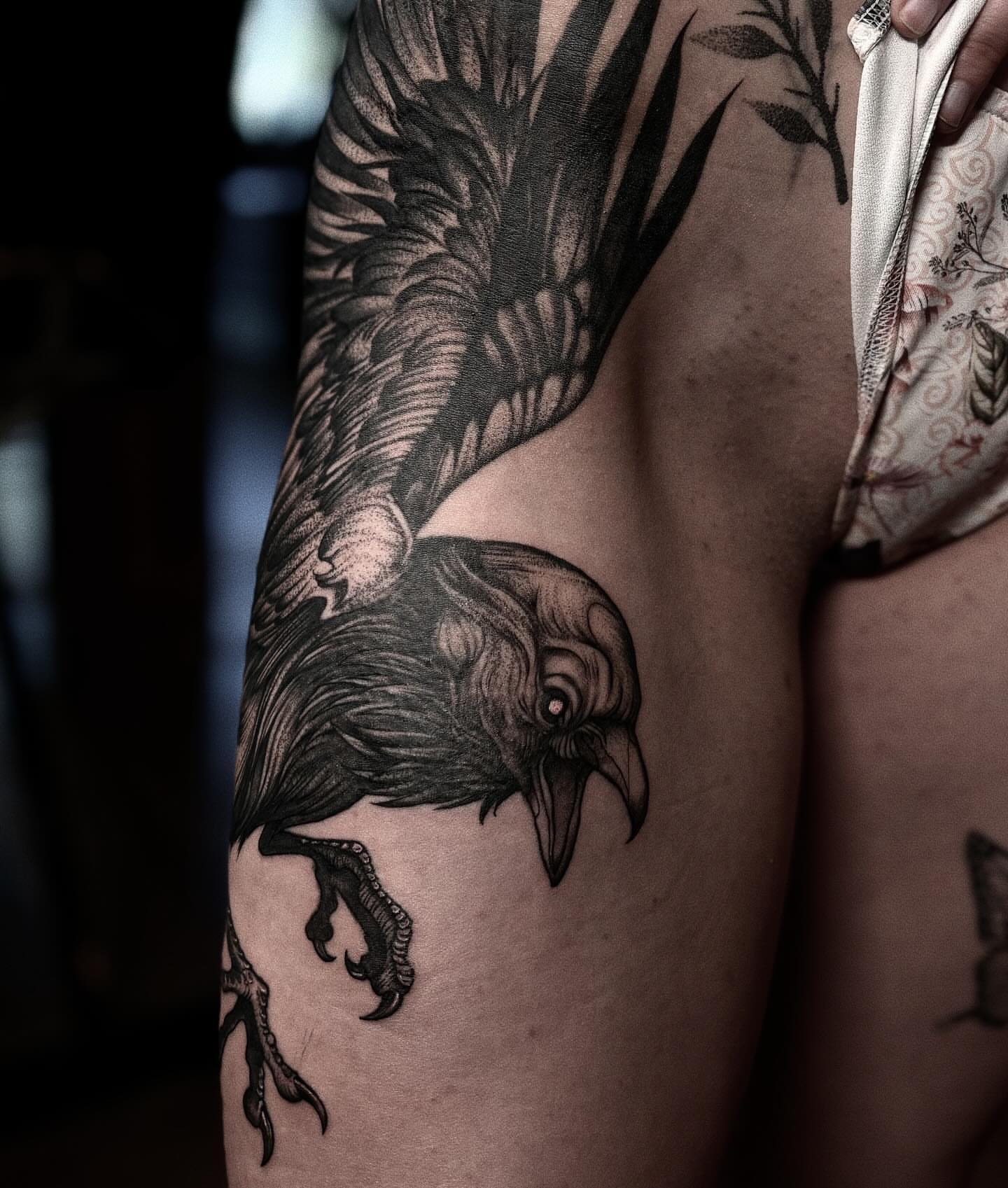 Crow black and grey tattoo on the forearm by ๐๐ช๐ฒ๐ต๐ฎ๐ ๐๐ช๐ฎ๐ฝ๐