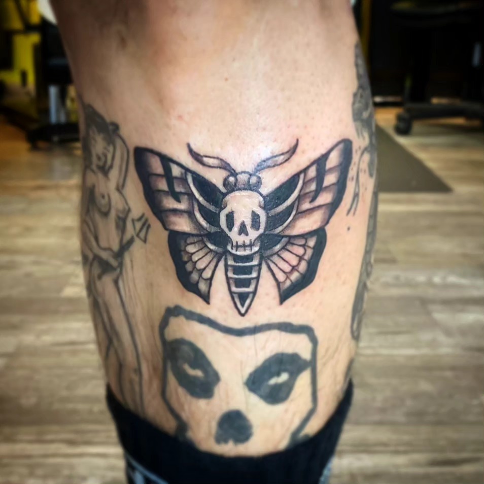Tattoo by @peraltatattoos — black_and_grey