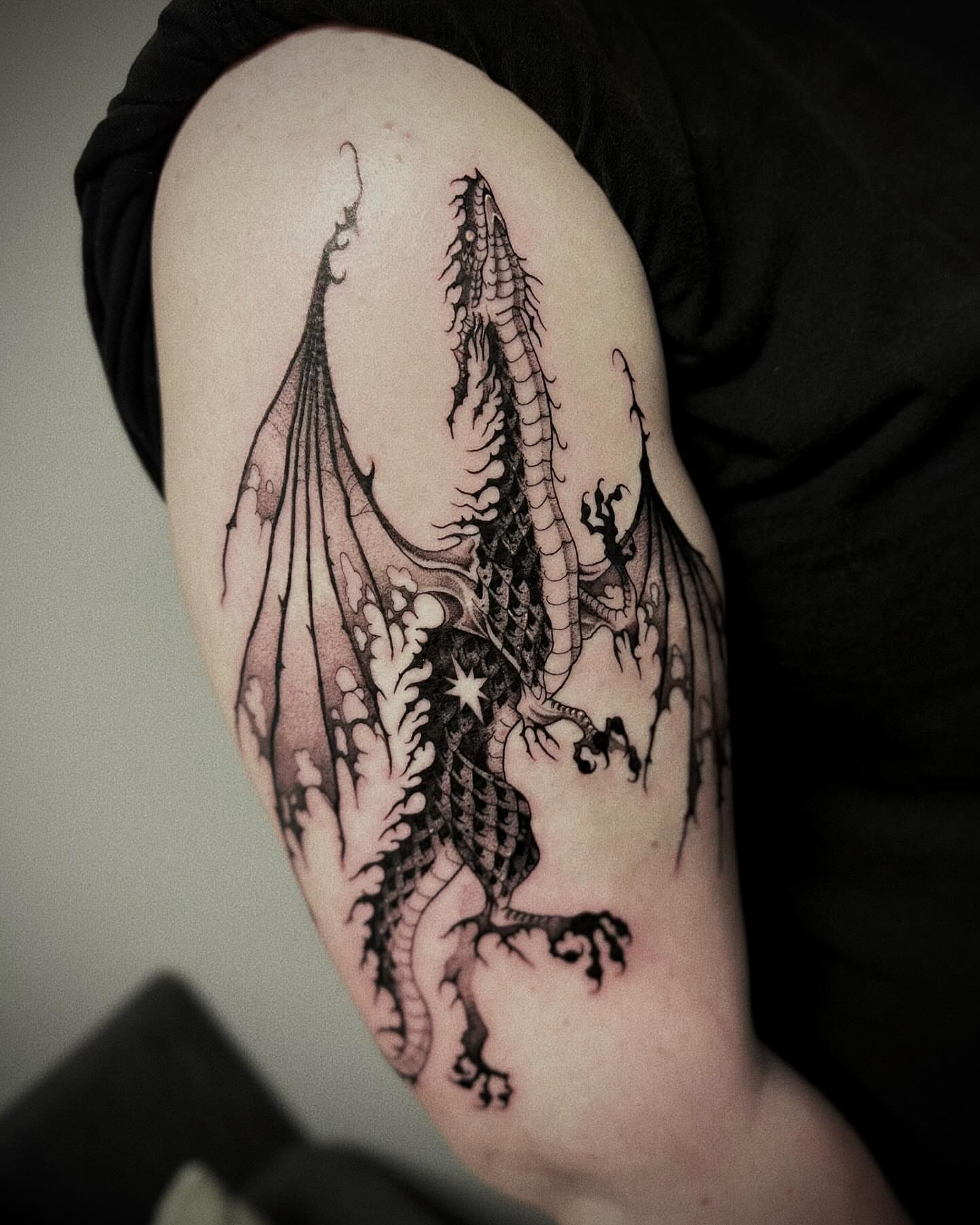 Dragon realism tattoo on the shoulder by Melanie