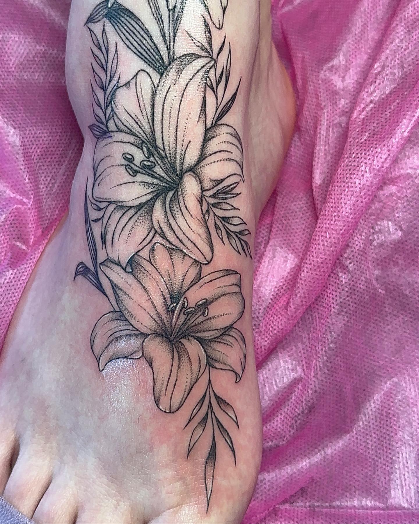 Tattoo by @bboujeeink2 — dotwork