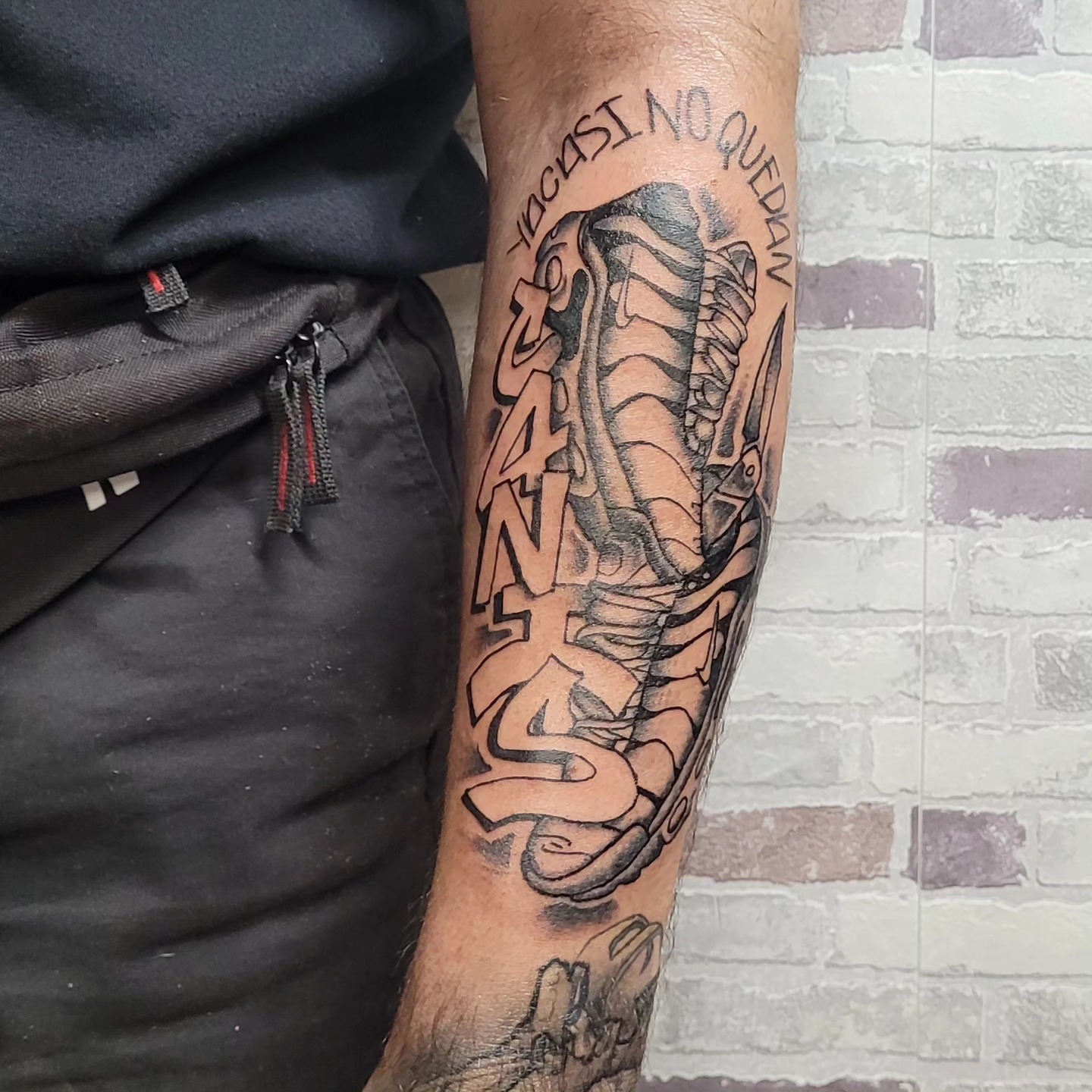 Mechanical engine black and grey tattoo on the forearm by Gonzalo Pantona