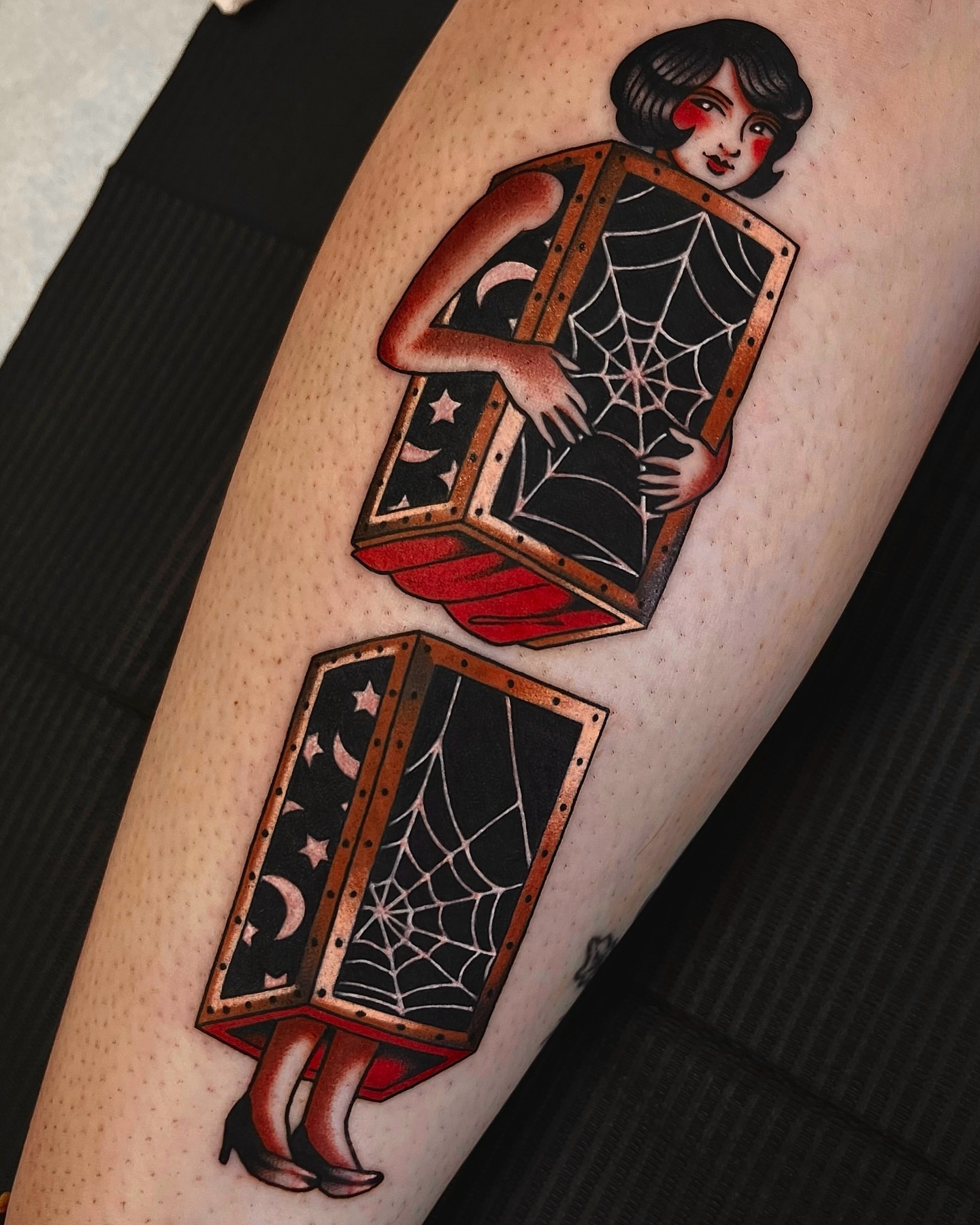 Woman with trunks American traditional tattoo on the thigh by 𝒟𝑜𝓃𝓃𝒶 𝒥 ࿏ Portland Tattoo Artist