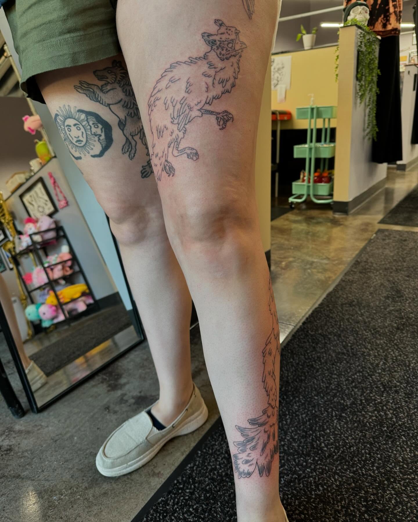 Tattoo by @jesloretattoo — black_and_grey