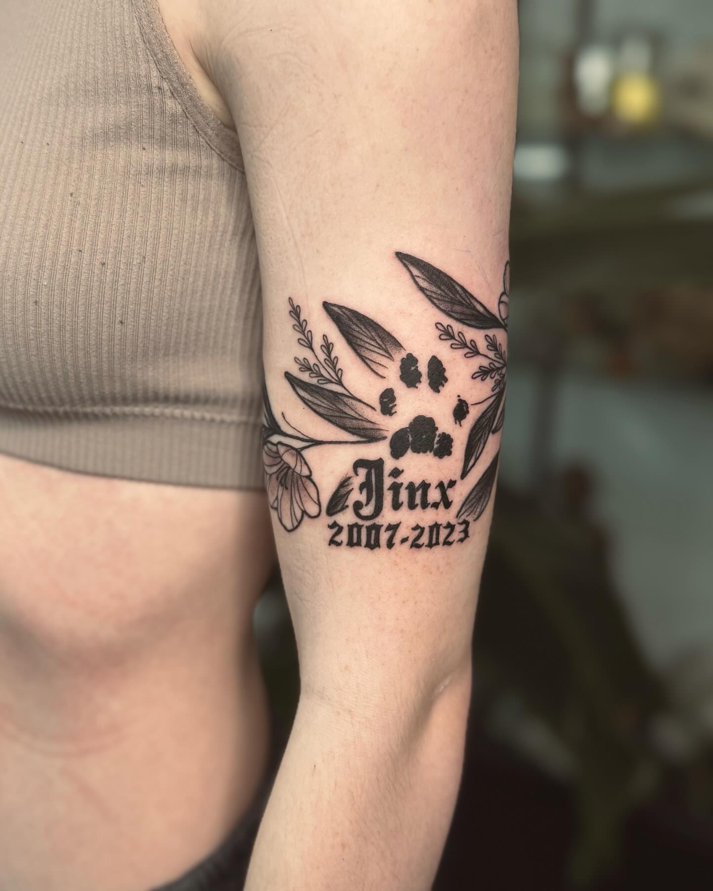 Tattoo by @astrearomerotattoos — black_and_grey