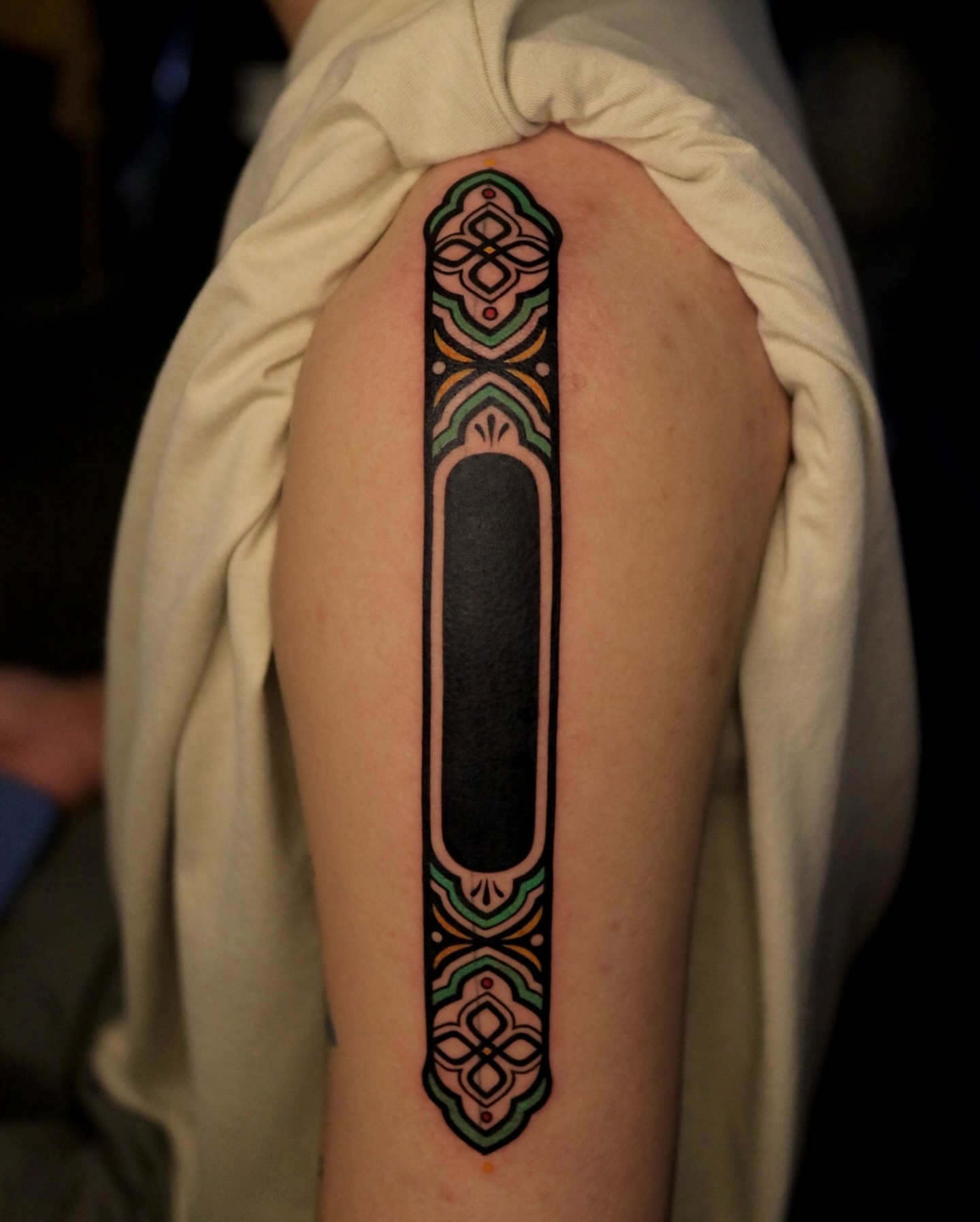 Geometric pattern geometric tattoo on the upper arm by Seoul tattoo