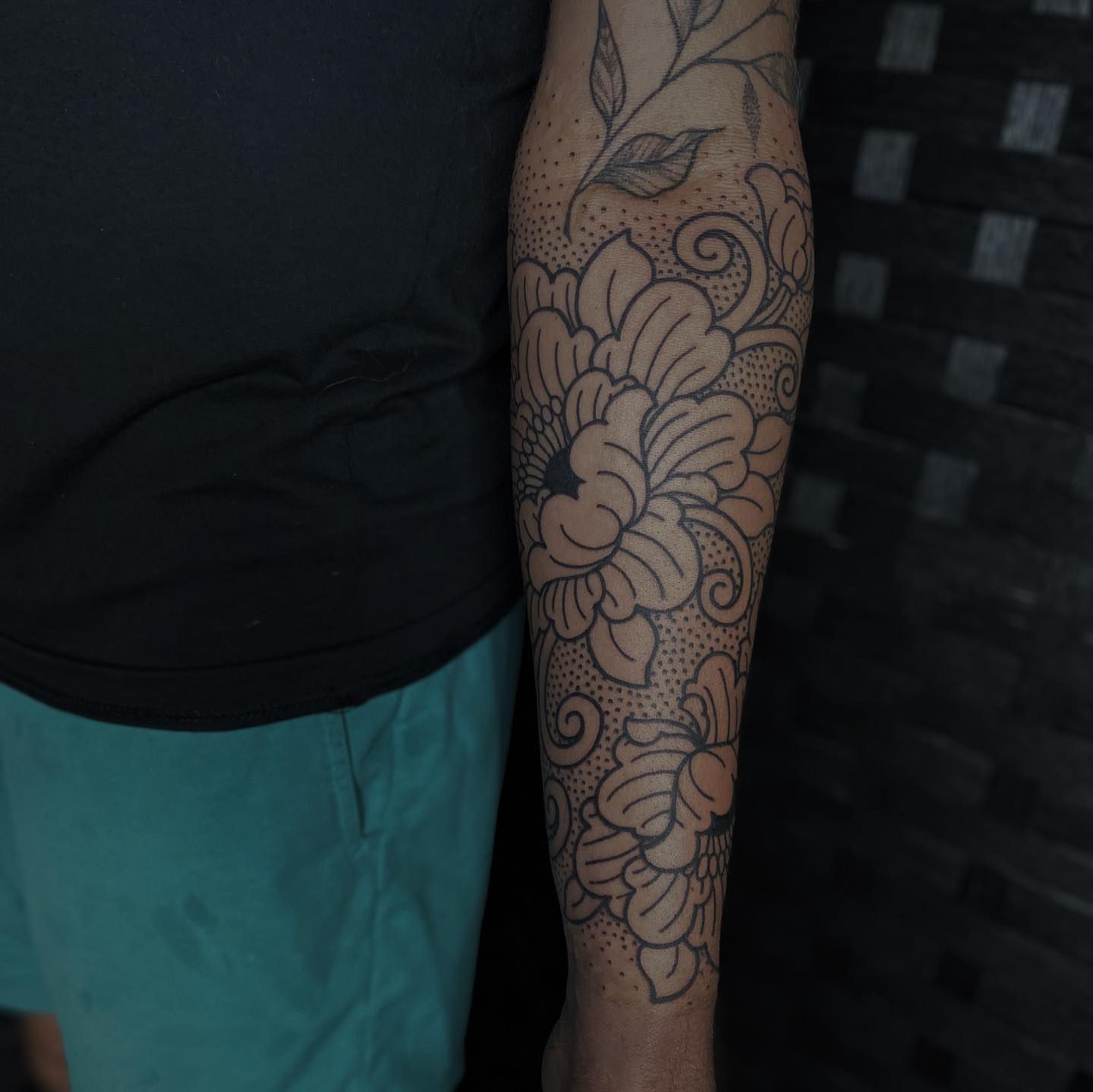 Tattoo by @veronicamussertattoo — dotwork, black_and_grey