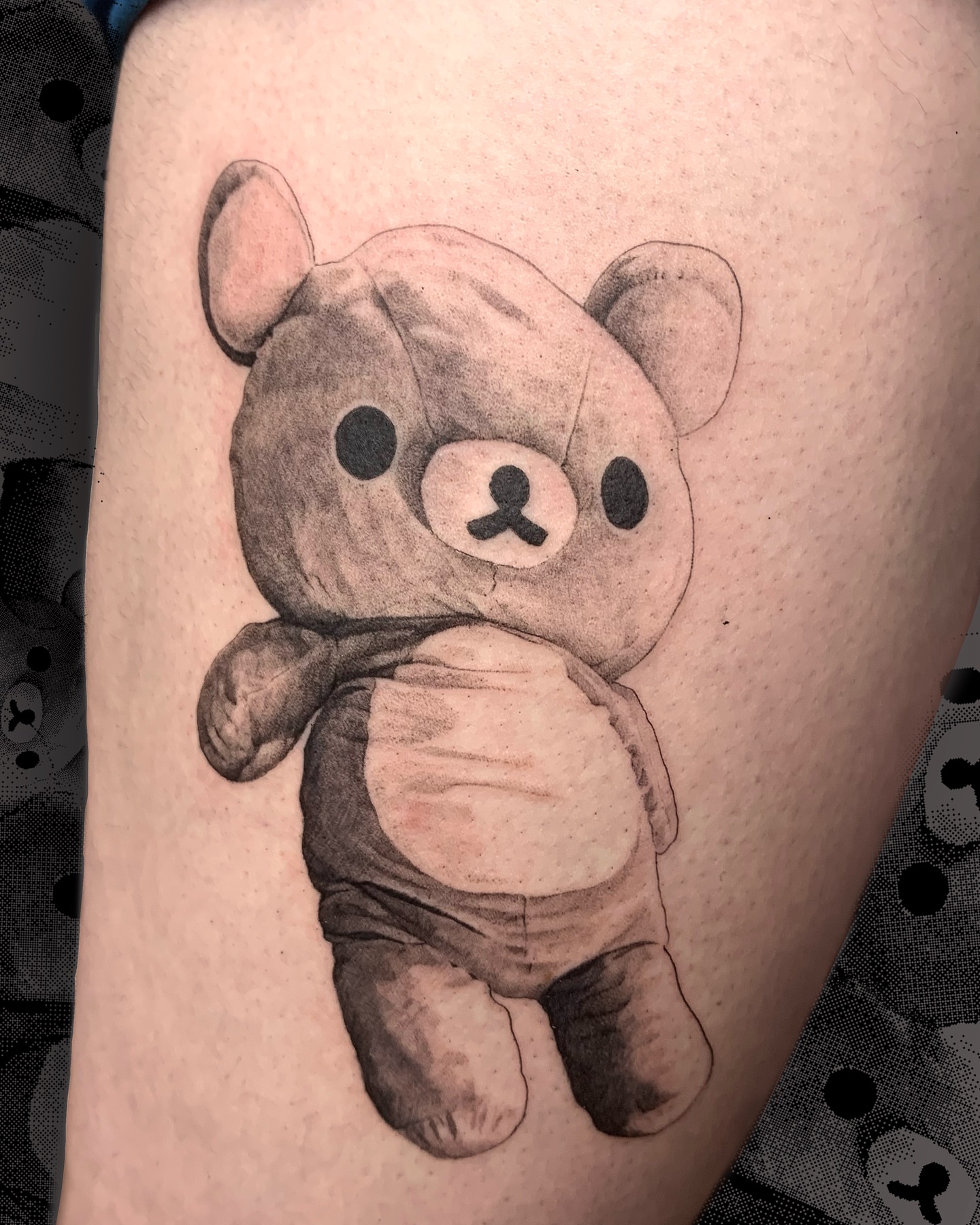 Teddy bear dotwork tattoo on the thigh by Sarah