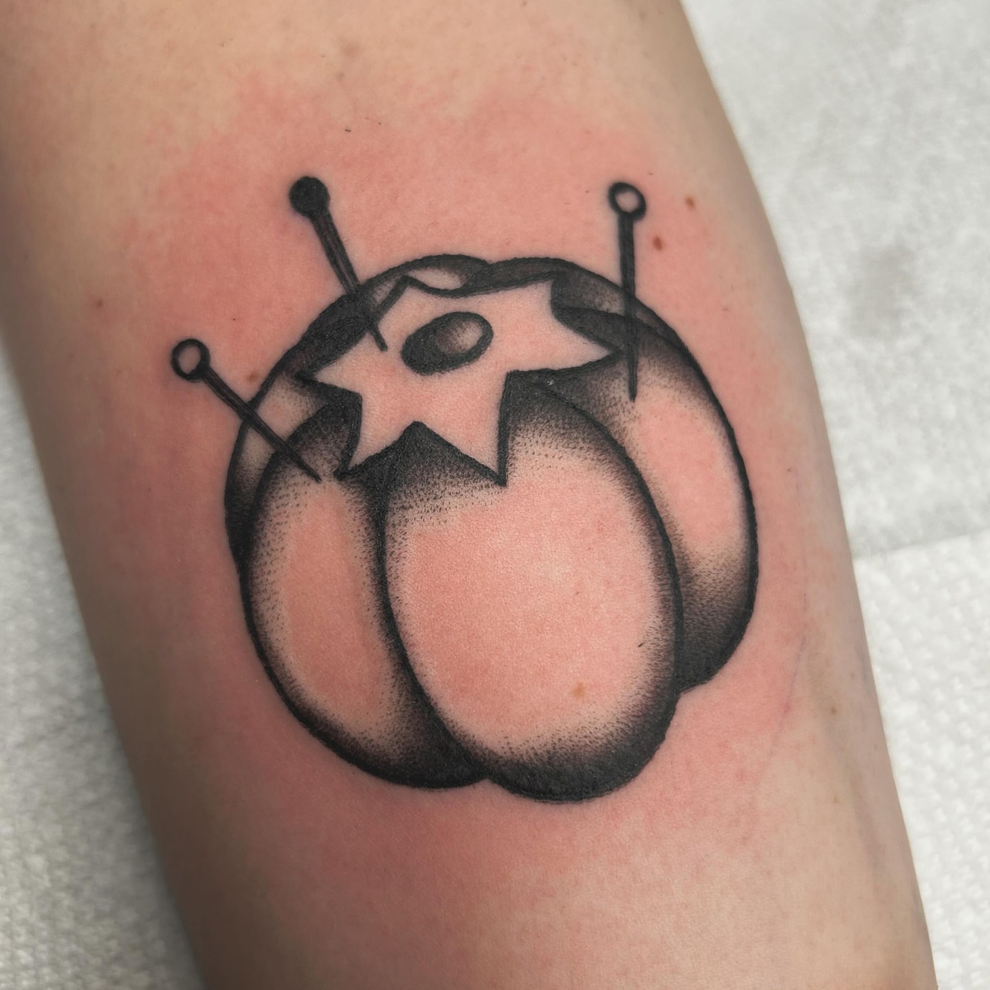 Tattoo by @laurencaldwelltattoo โ dotwork