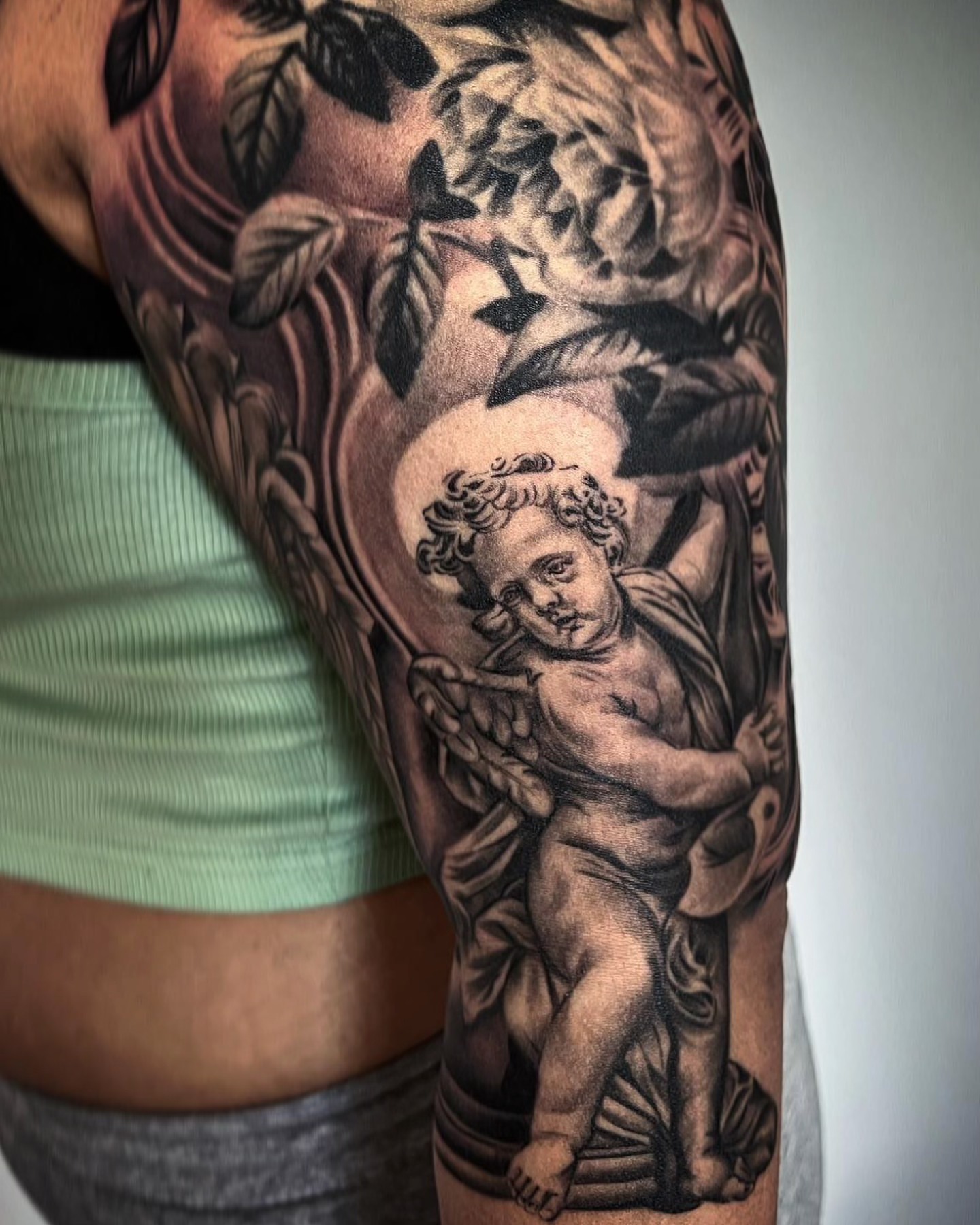 Tattoo by @fed.dinero.tattoo — black_and_grey, realism
