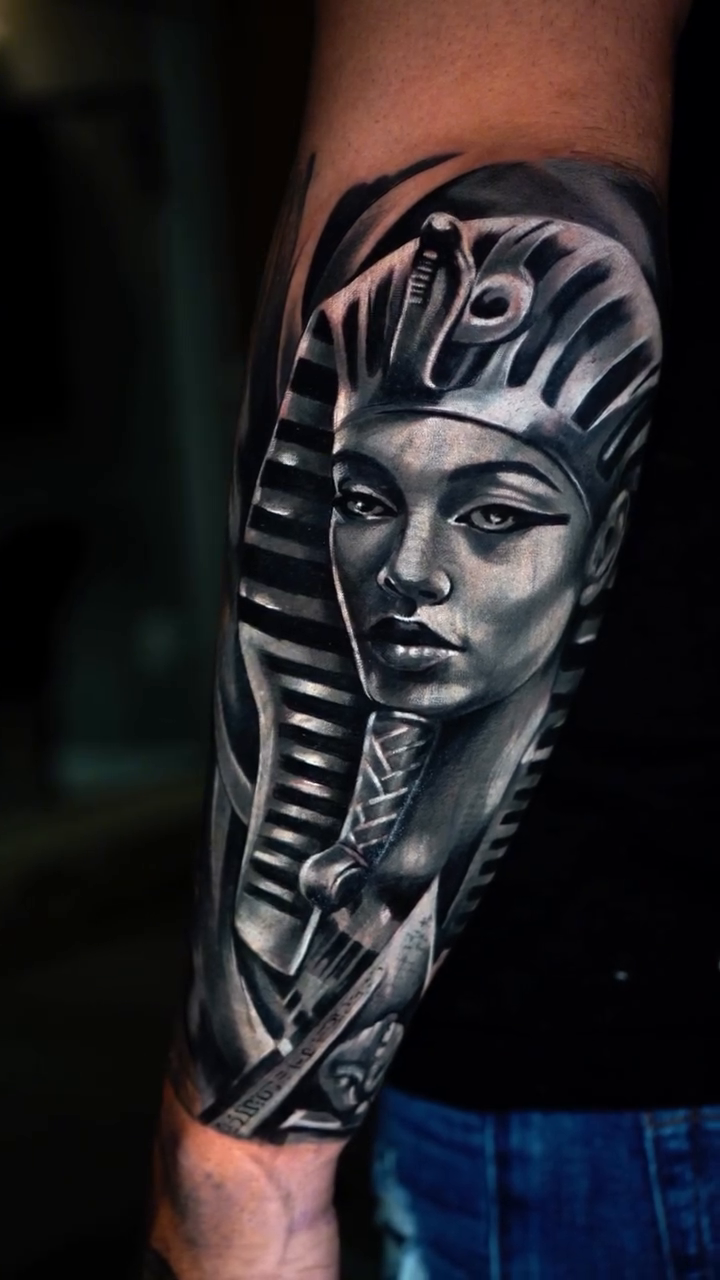 Pharaoh's head realism tattoo by Andres García Baeza