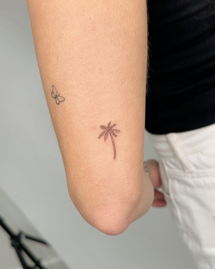 Tattoo by @kphaninks โ fine_line