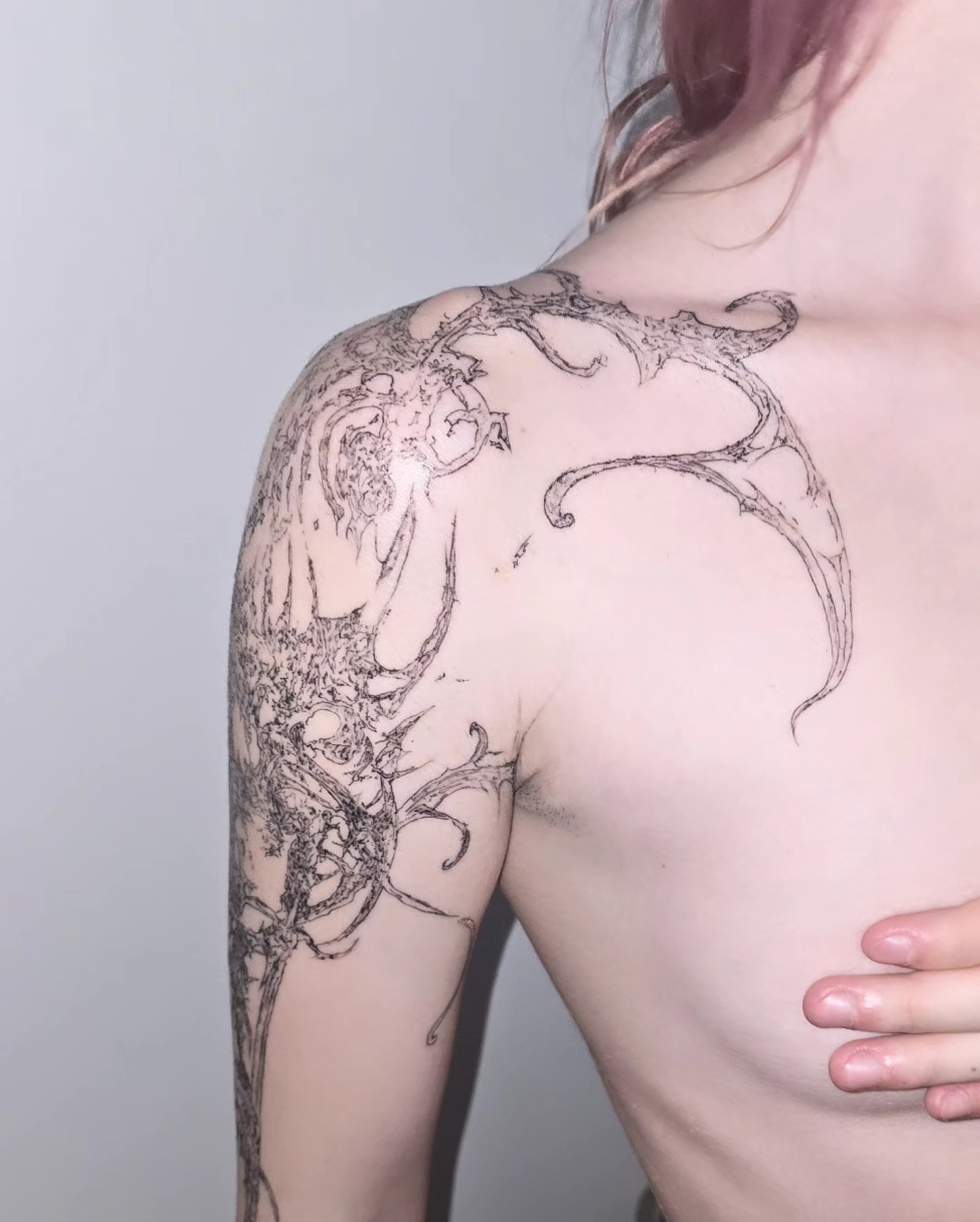 Antlers and organic forms geometric tattoo on the shoulder by Branded ꪉꪗ Brandon ∴ b.liew ∴ Tattoo ∴ NYC