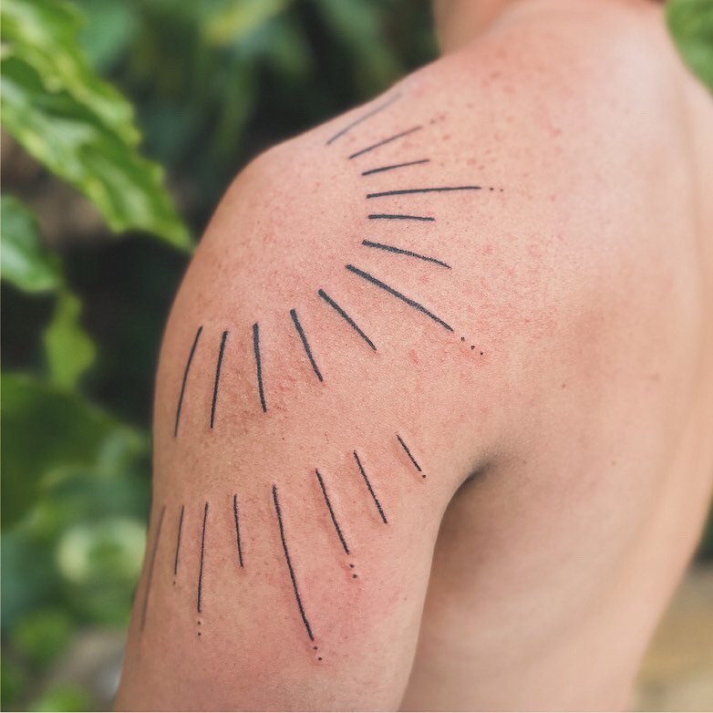 Abstract pattern geometric tattoo on the shoulder by Gaya