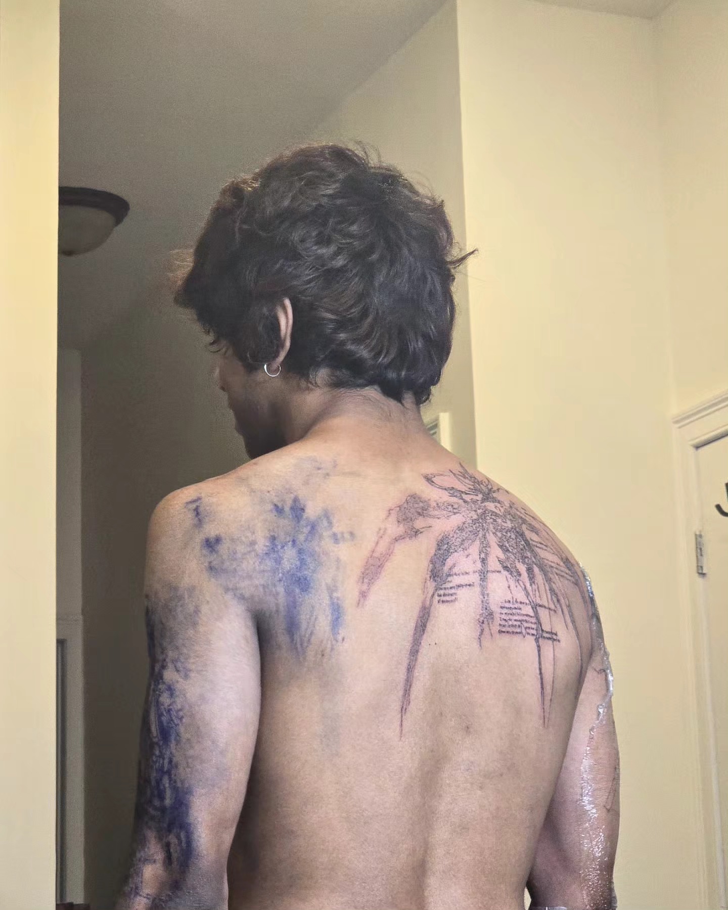 Palm tree dotwork tattoo on the back by Branded ꪉꪗ Brandon ∴ b.liew ∴ Tattoo ∴ NYC
