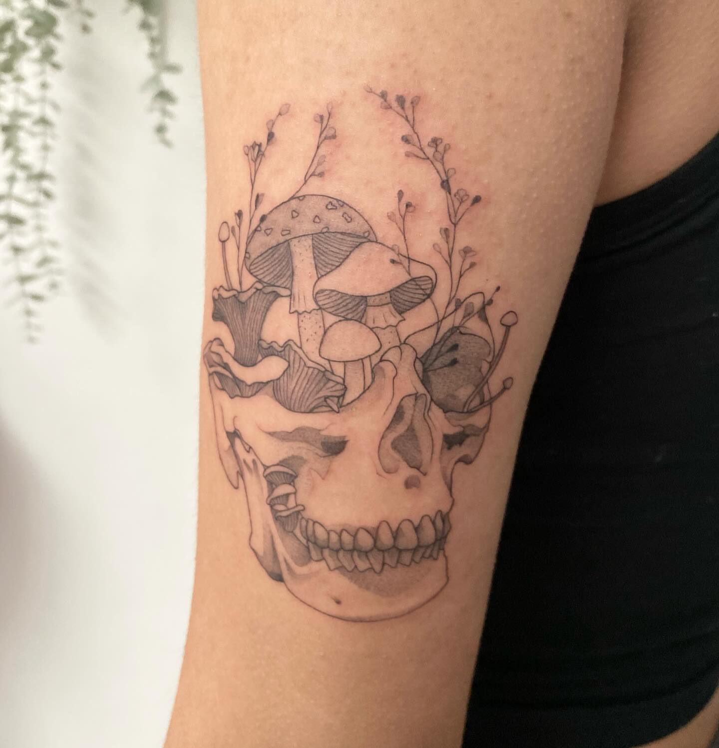 Tattoo by @lunafterdark.tattoos — black_and_grey, realism