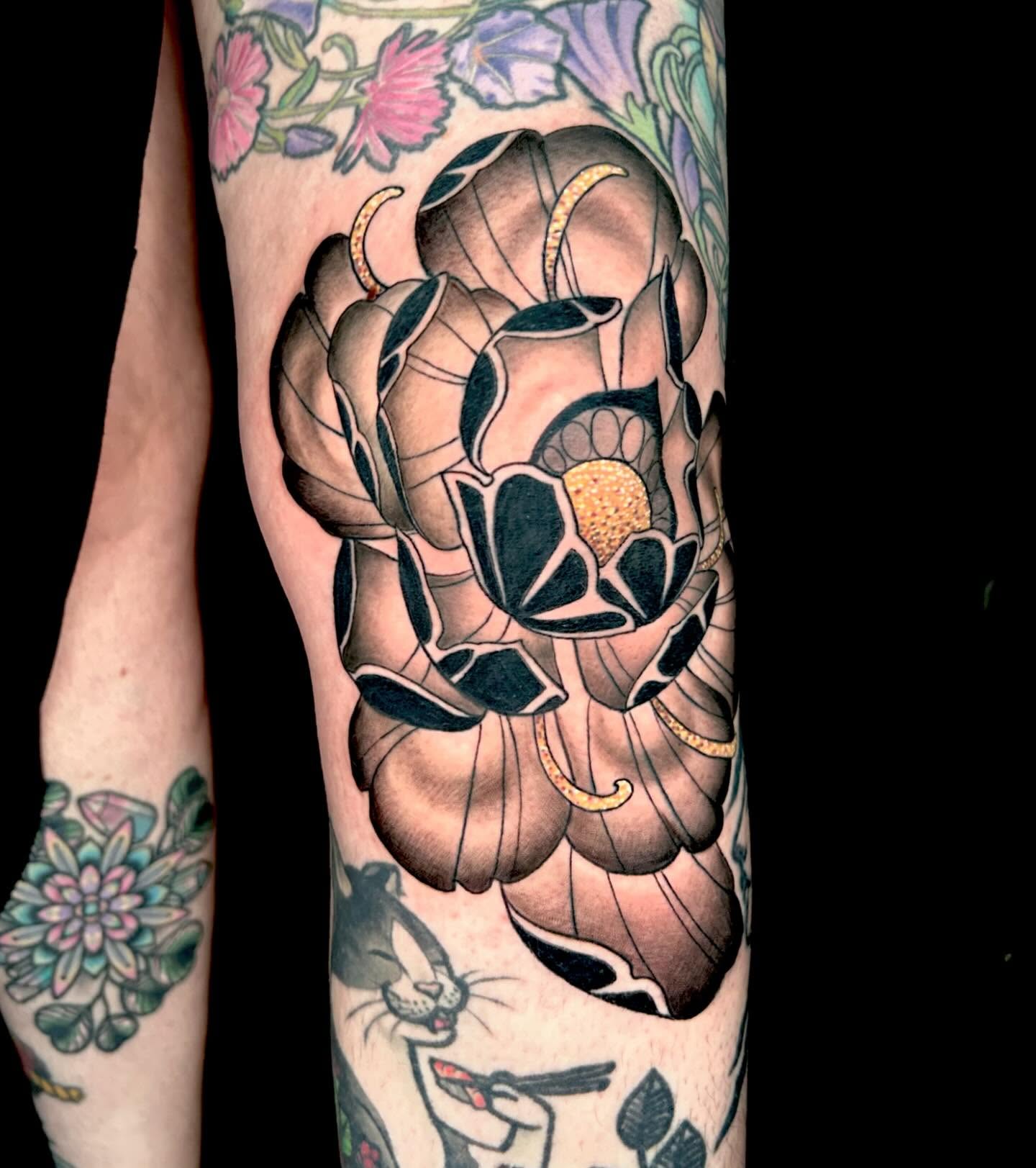 Tattoo by @le_babs — american_traditional, geometric