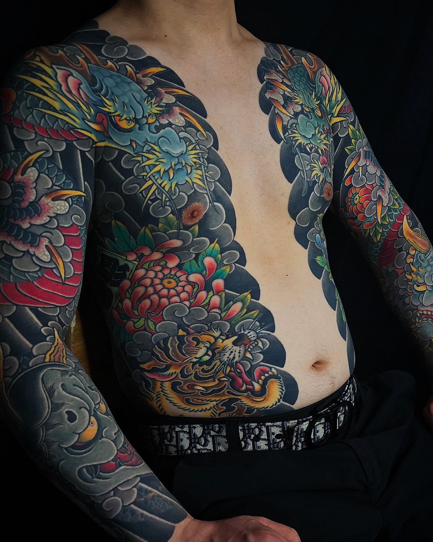 Dragon and floral japanese irezumi tattoo on the chest by 彫かか