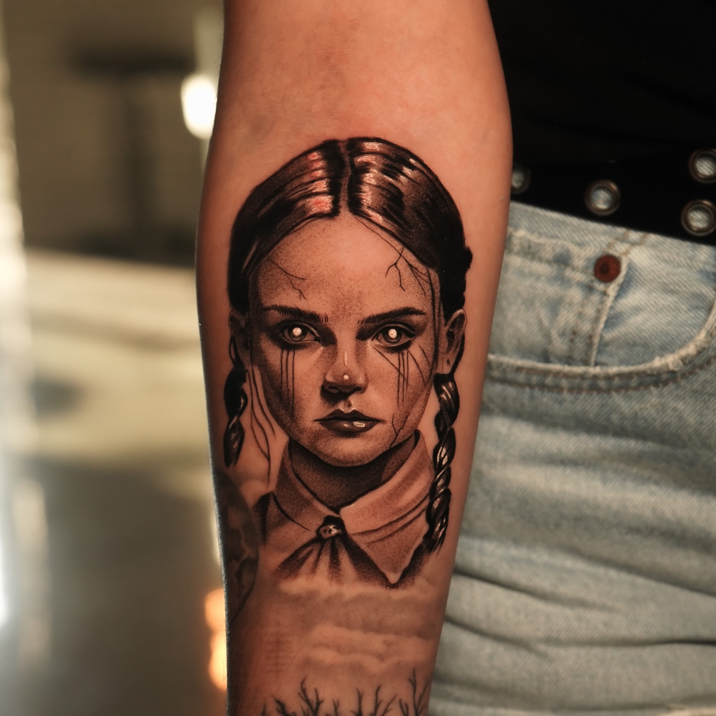 Girl with braids realism tattoo on the forearm by Eduardo Alonso Cruz ๐ฒ๐ฝ